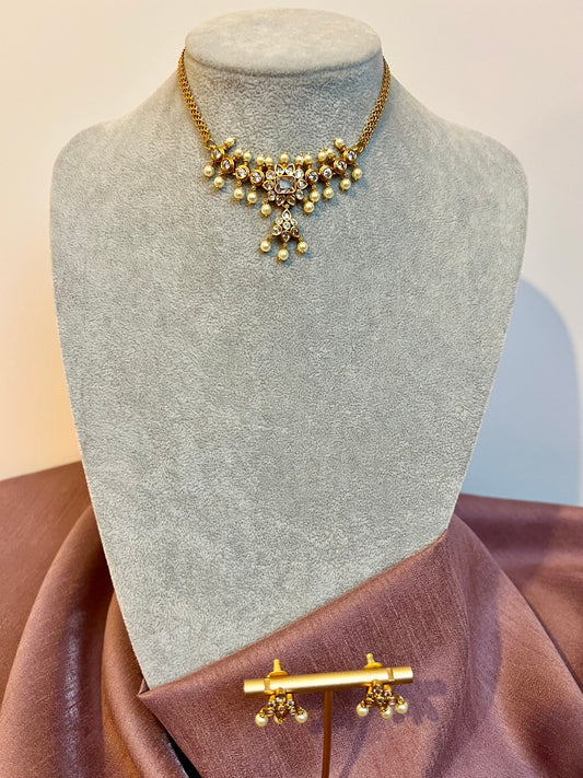 THULASIGA - Small golden choker with matching small stud earrings N3189