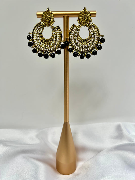 Black beaded antique gold earrings E3056