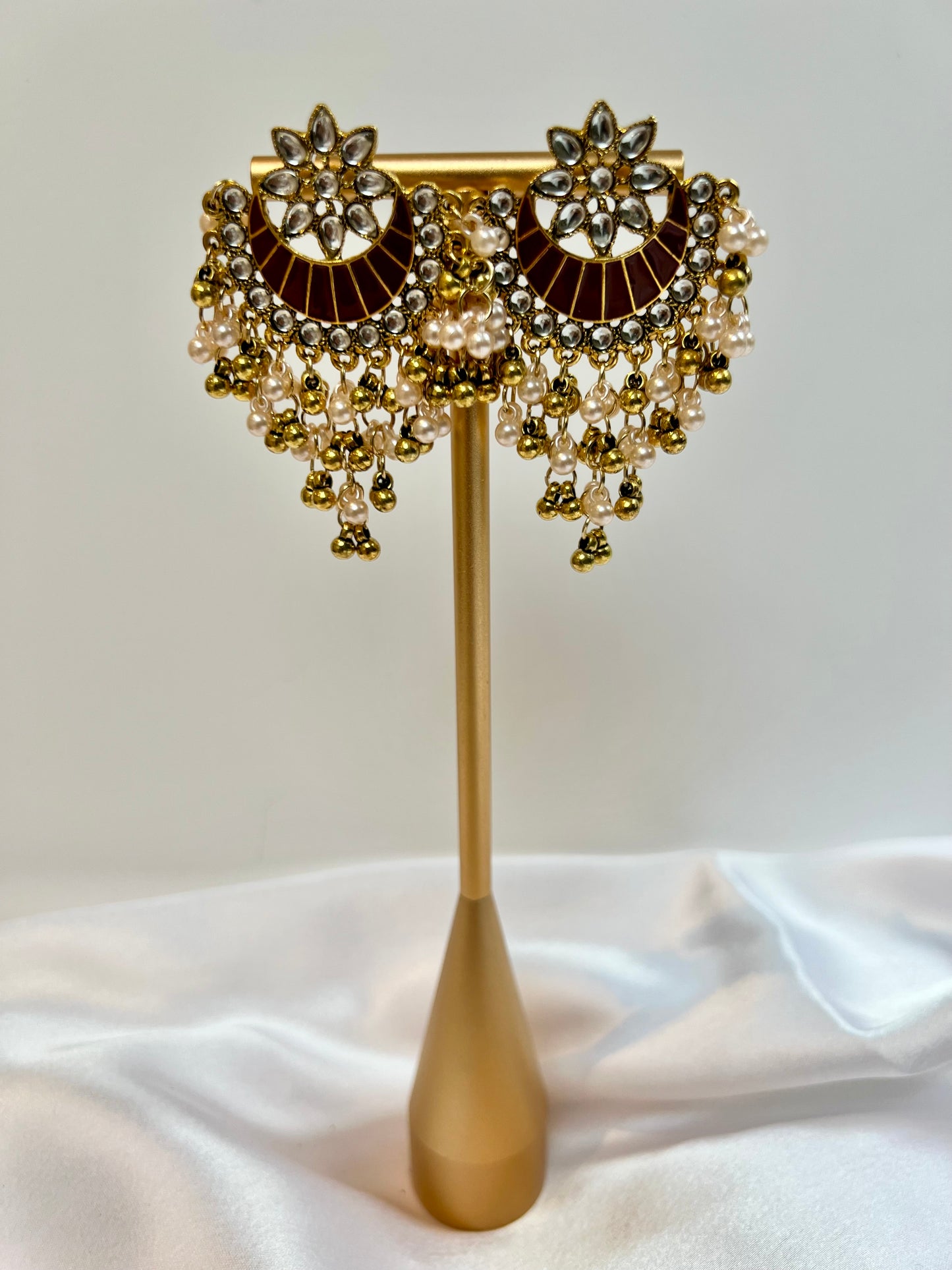 Flat red painted white stone pearl earrings E3044