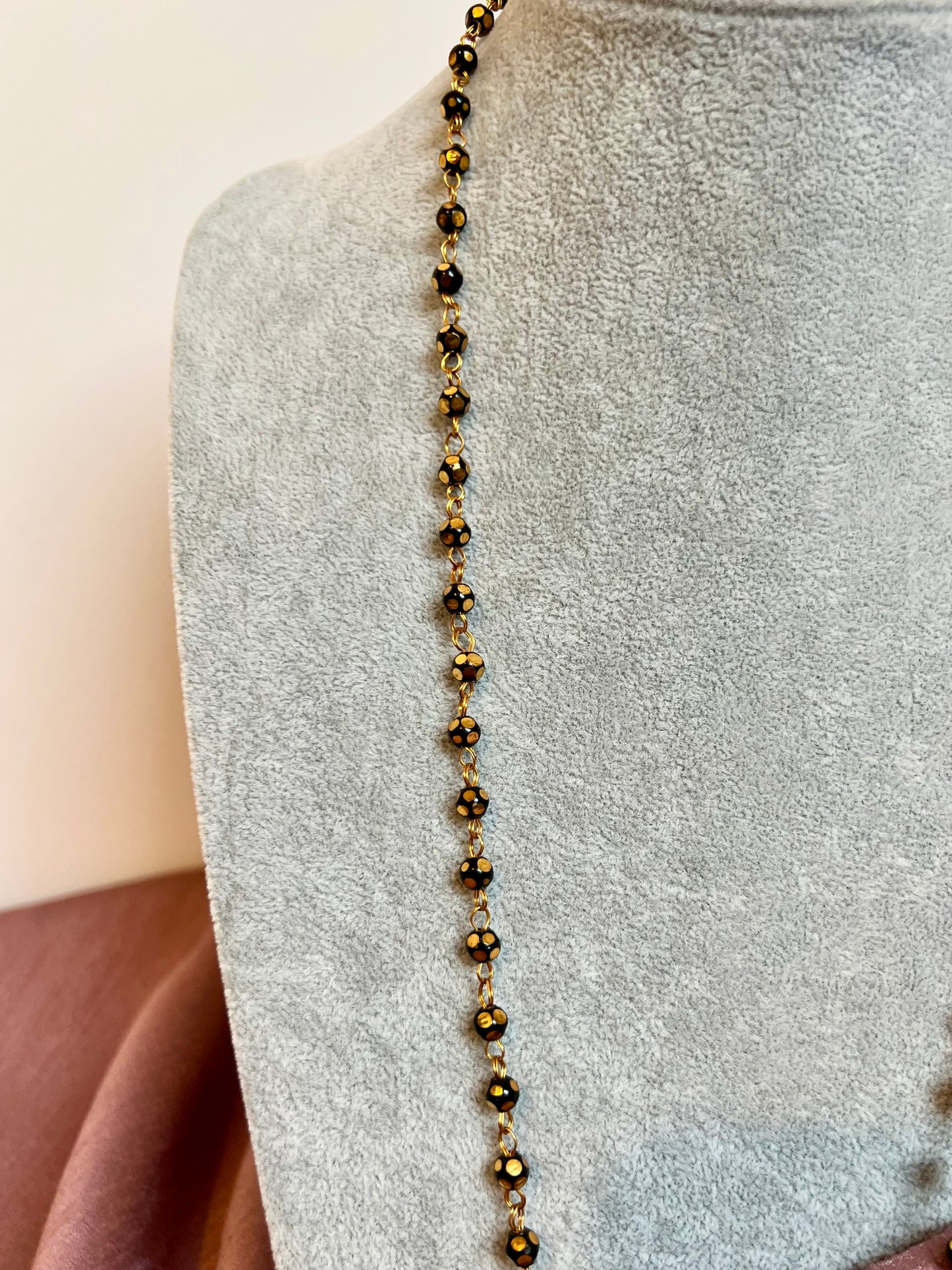 SHABI - Simple long black and gold ball chain N3222