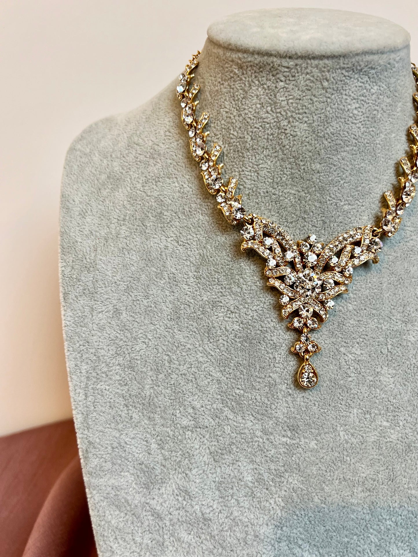 DARANYA - long antique style white stone necklace N3218