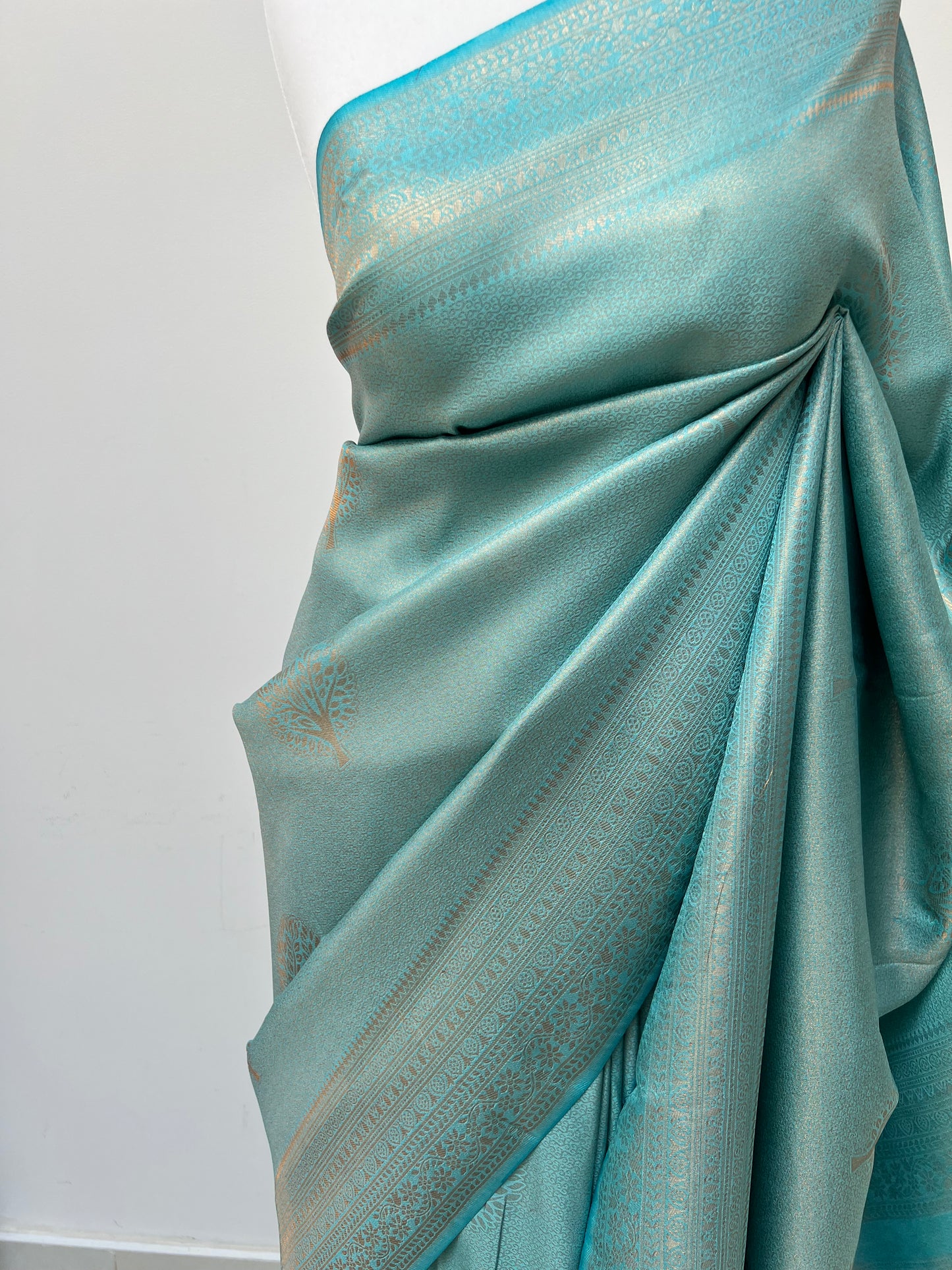 Ocean blue kubera silk saree with matching blouse and tassels attached S3006