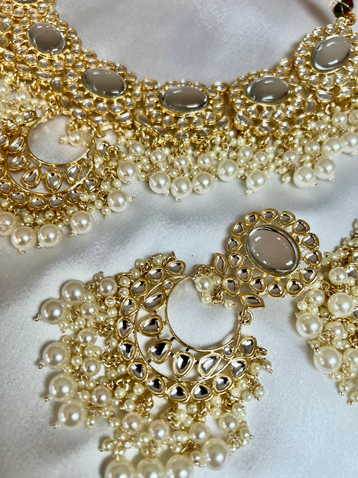 INISHA - White kundan pearl necklace with long flat earrings N3197