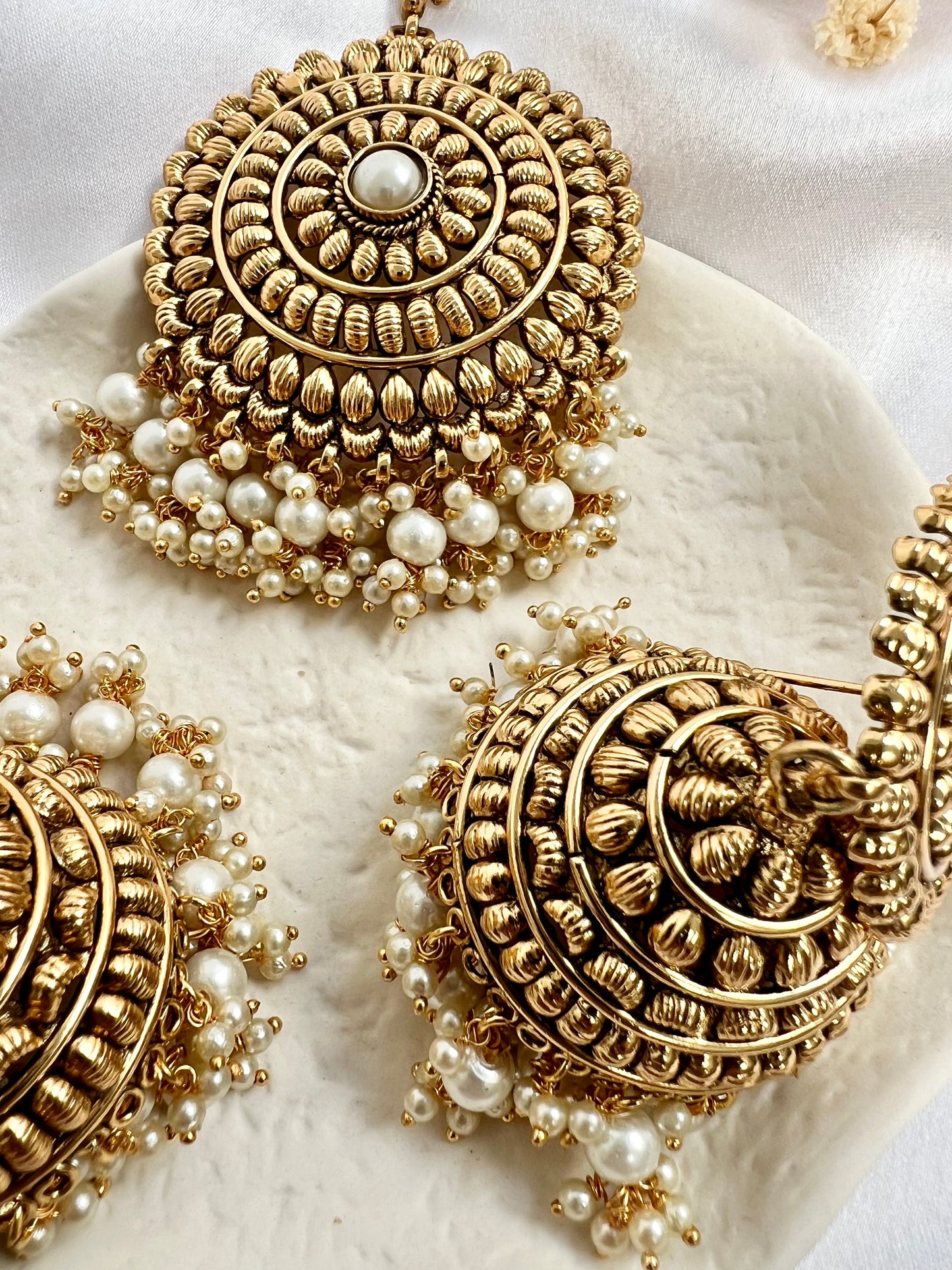 Large earring and tikka set in Antique matte gold ET3007