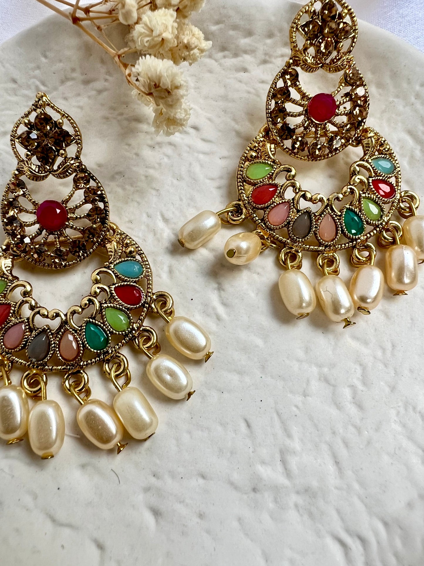 Gold long champagne stoned multicoloured earrings with pearls E3075