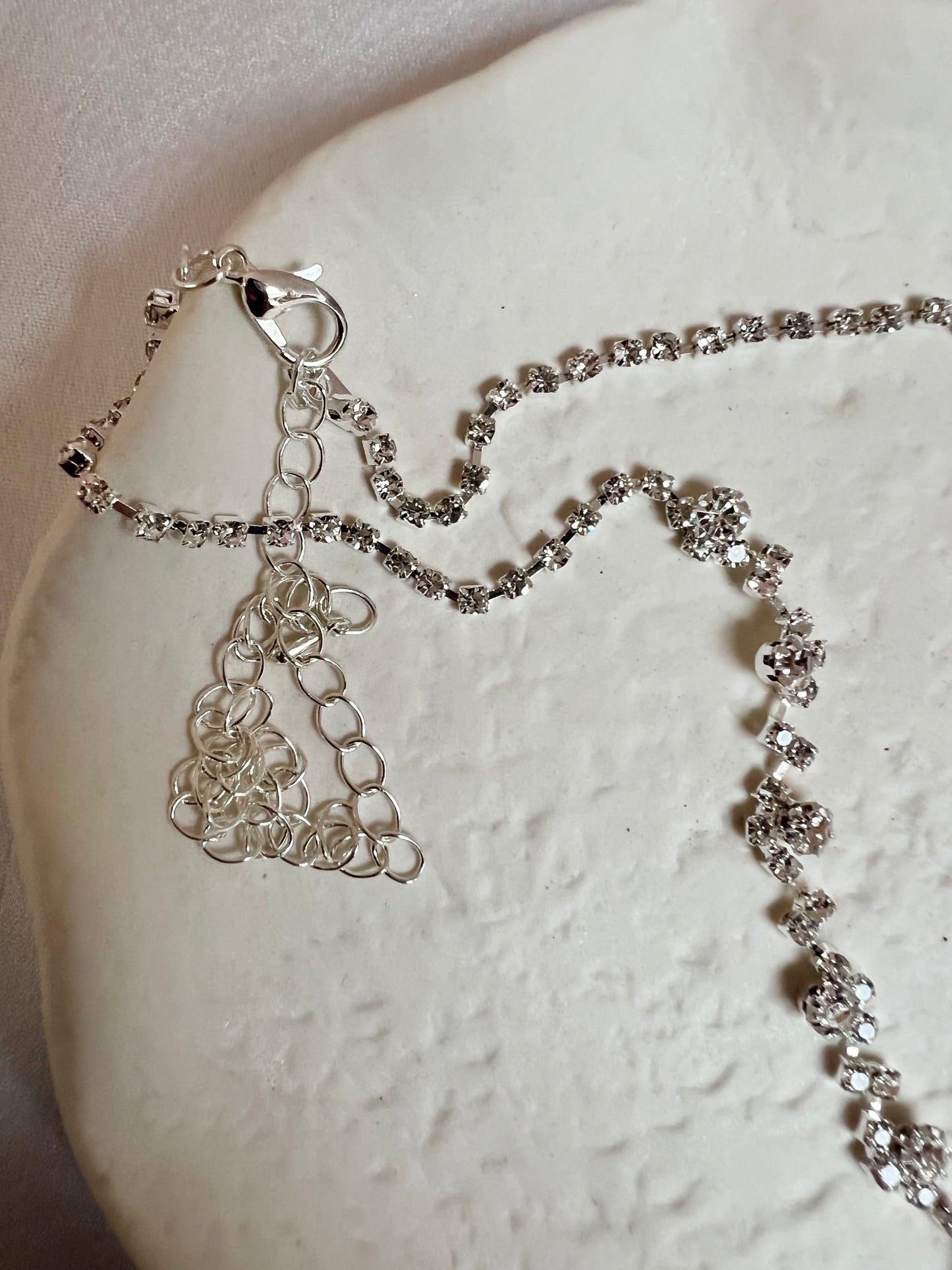 ANANYA - Simple short silver sparkly necklace N3227