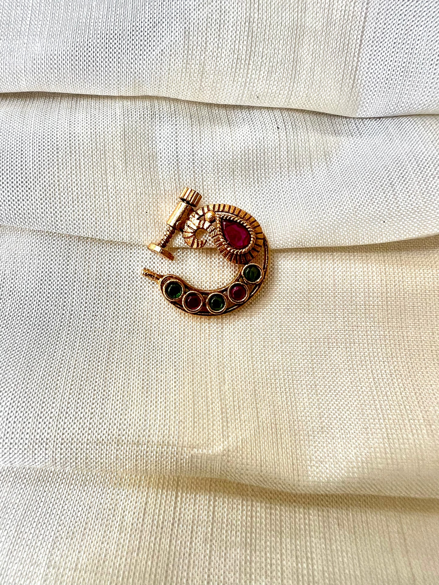 Antique rubygreen stoned nosering NR3008