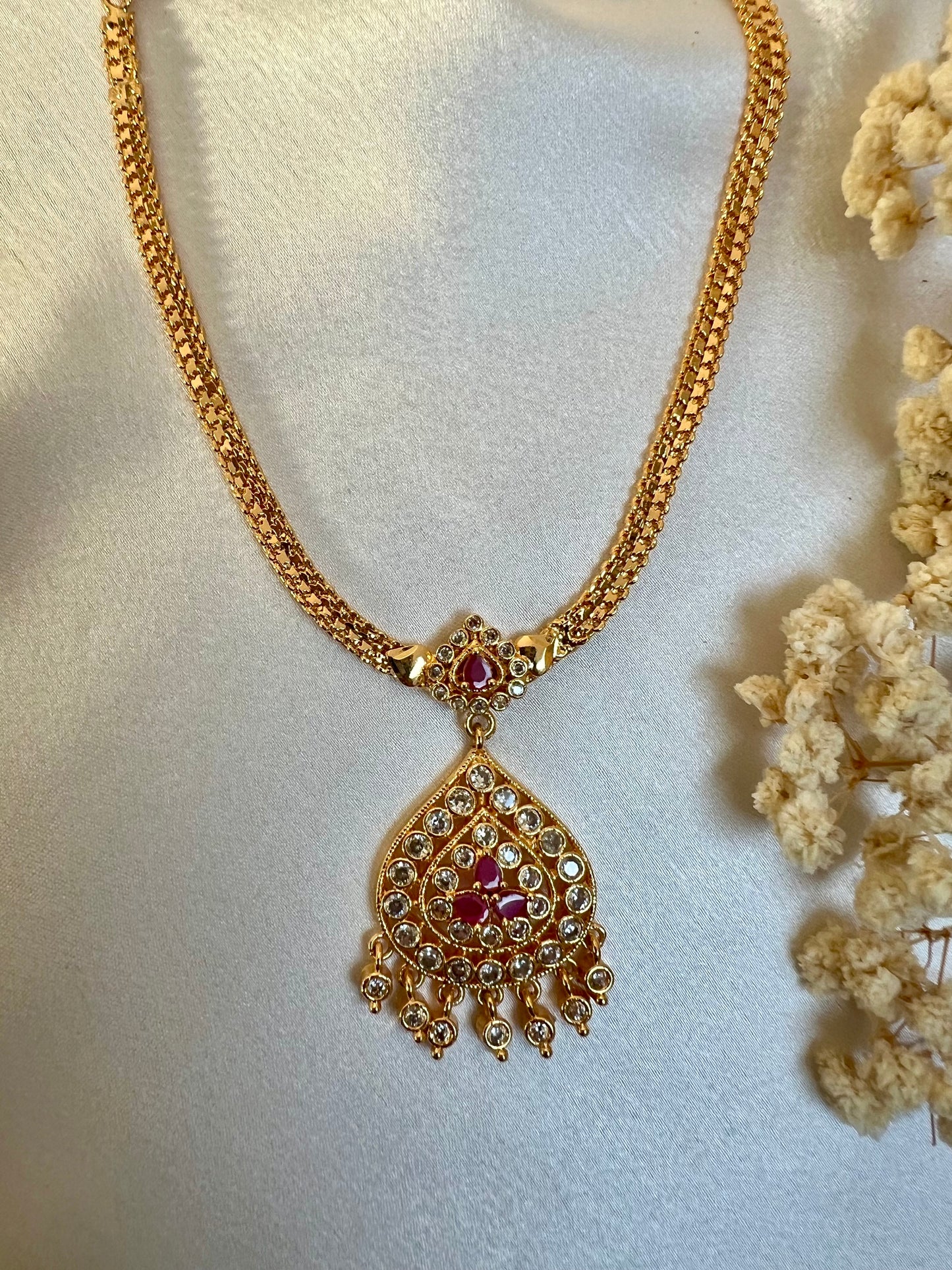 THILAGA - Short ruby white stoned attigai necklace N3146