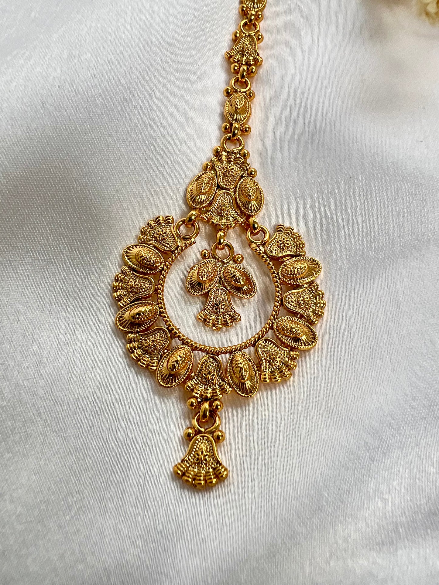 Traditional plain gold plated maang tikka T3006