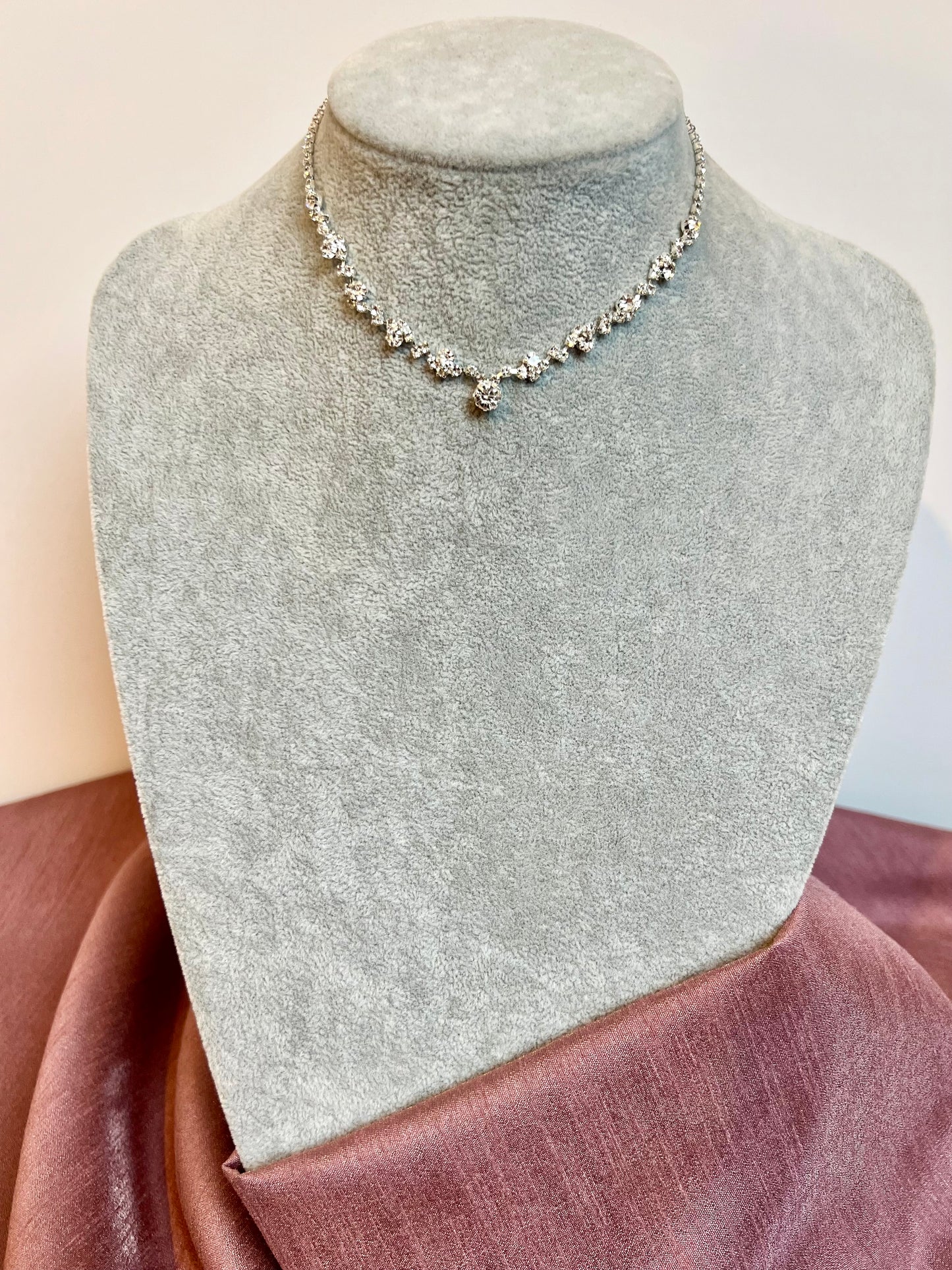 ANANYA - Simple short silver sparkly necklace N3227