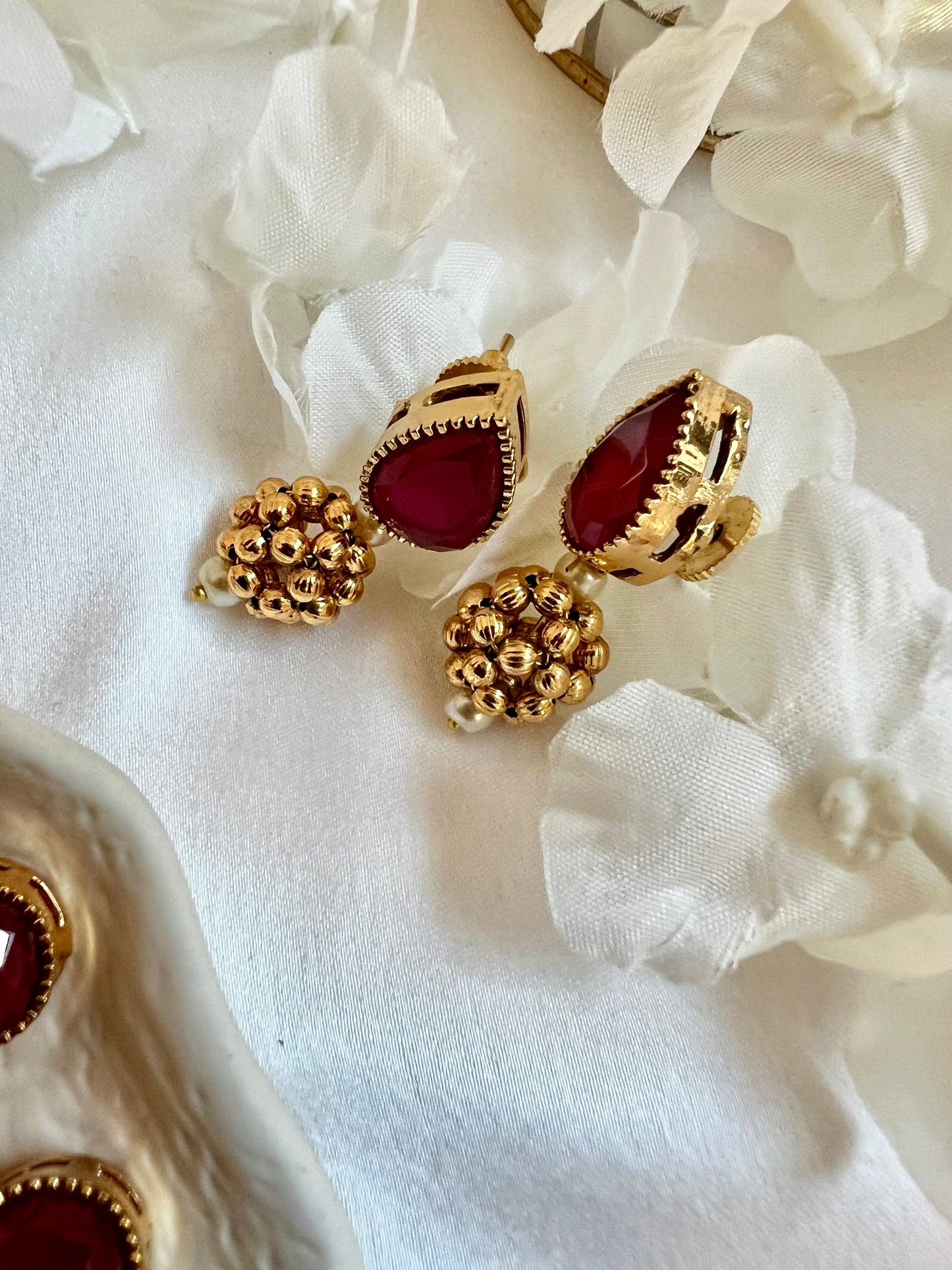 MEENA - Short chain rubygold necklace with matching earrings N3008