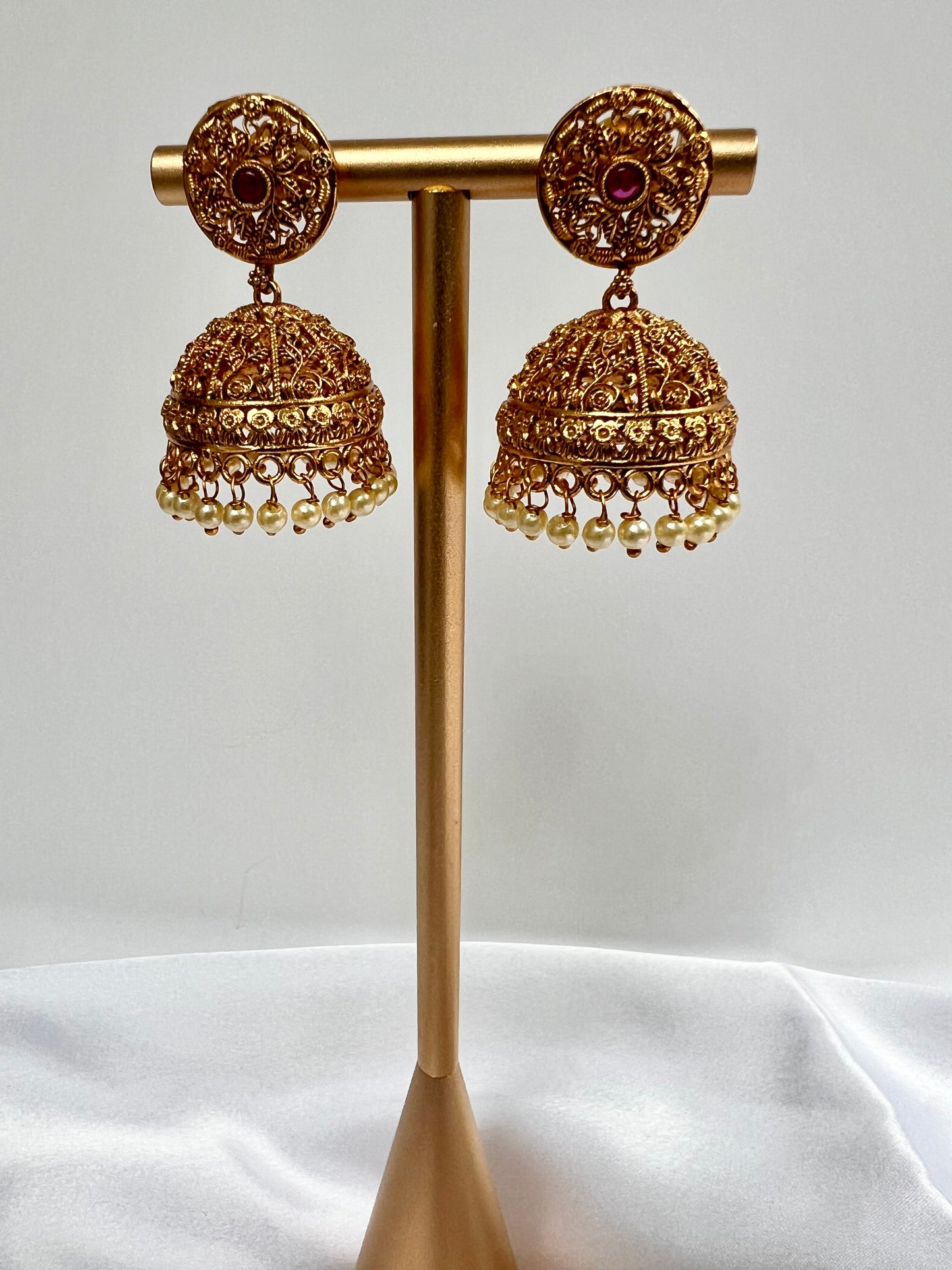Gold plated jhumka earrings with pearls and ruby stone E3022