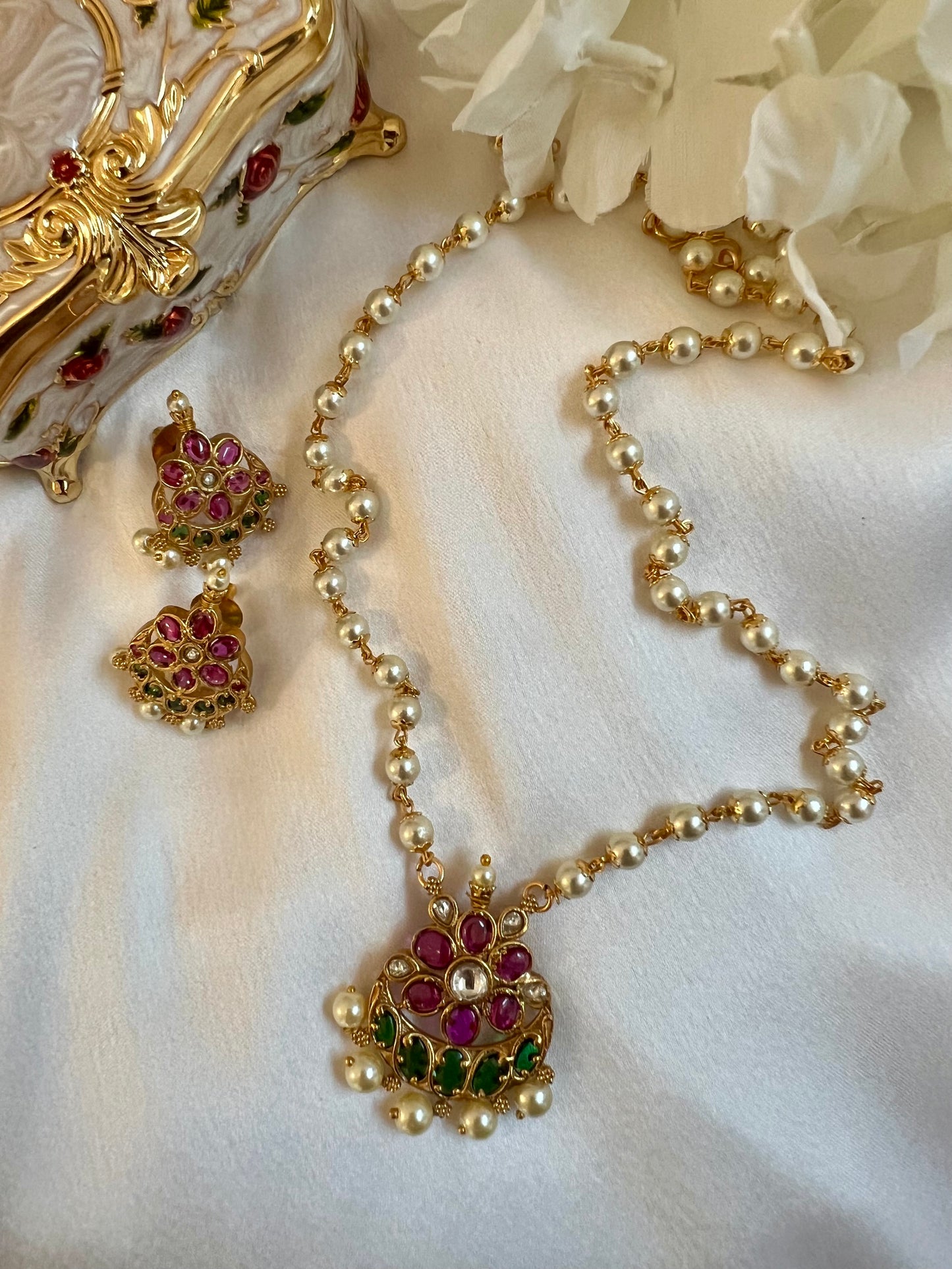 ALIYA - Simple short necklace set in rubygreen with matching earrings N3013