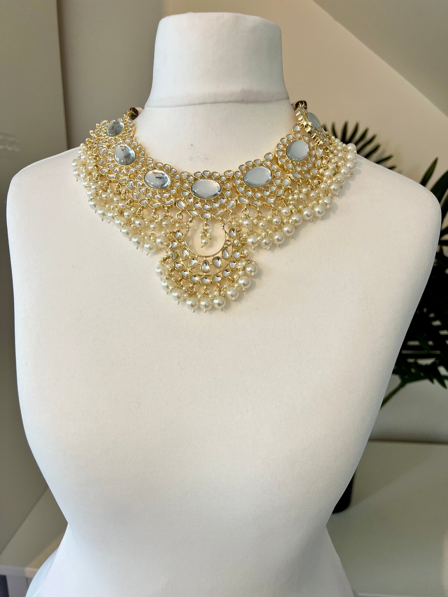 INISHA - White kundan pearl necklace with long flat earrings N3197
