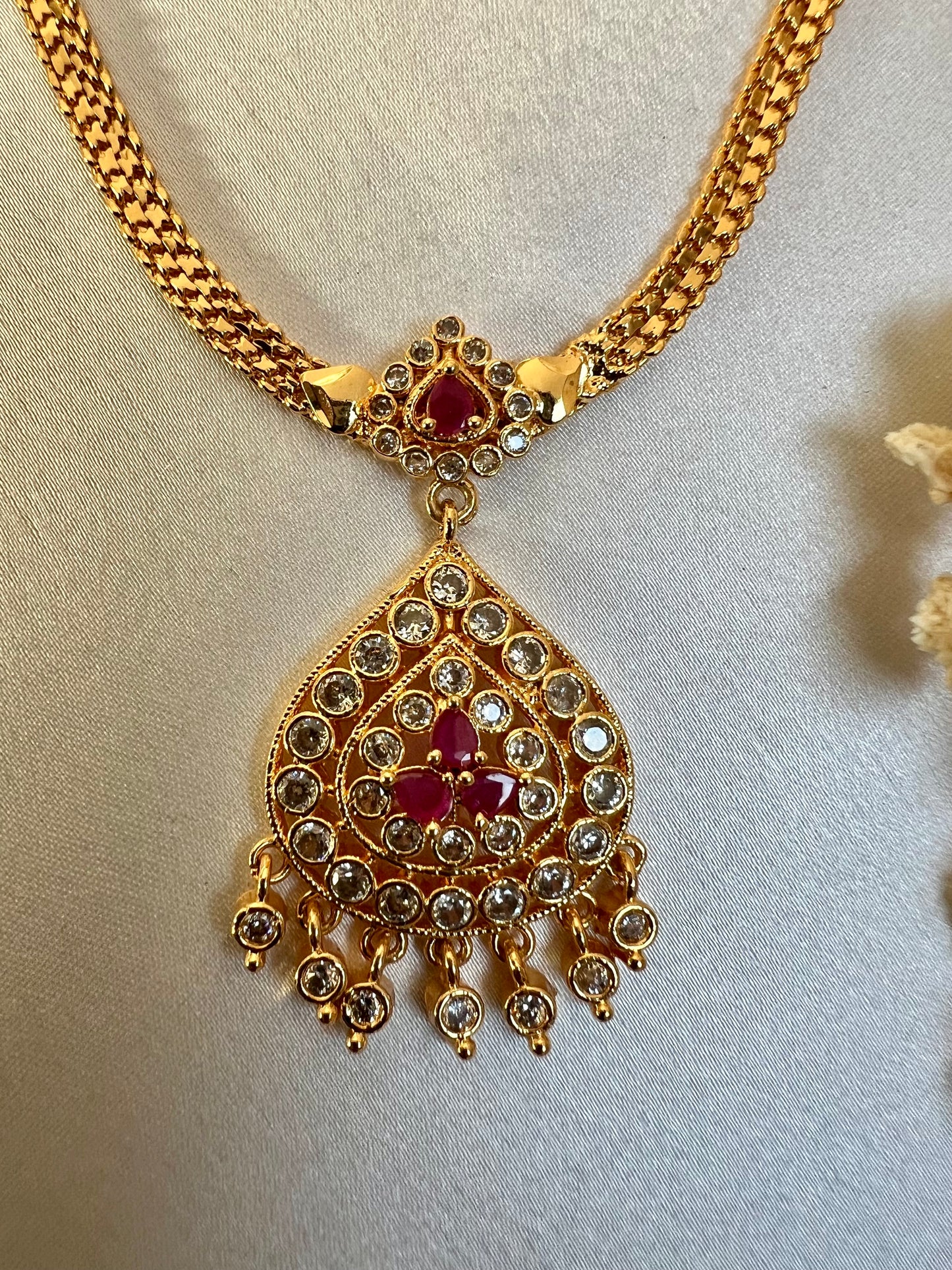 THILAGA - Short ruby white stoned attigai necklace N3146