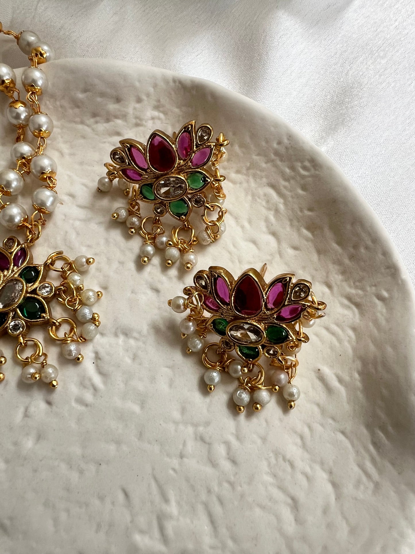 KRITI - Lotus rubygreen choker with pearl chain, matching earrings included N3131
