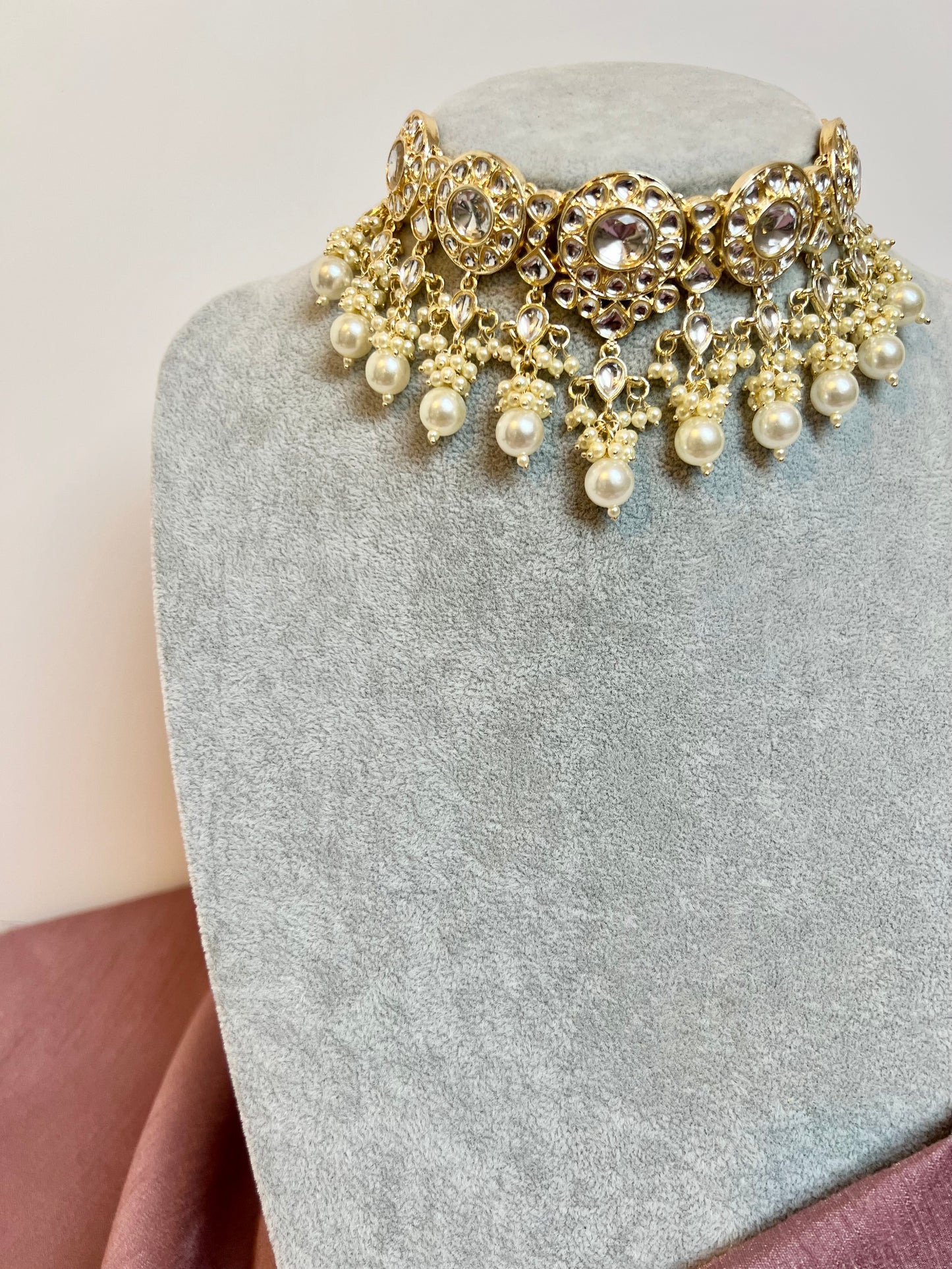 JASVIE - White kundan stoned pearl necklace in white gold N3198