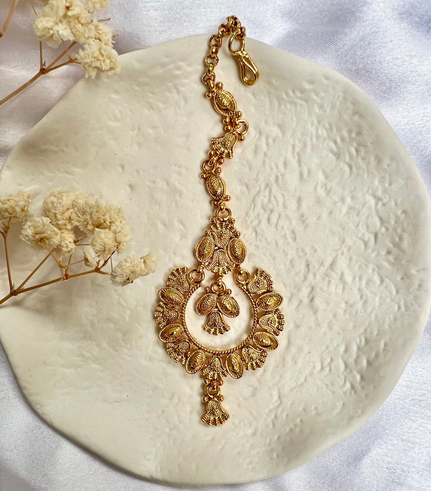 Traditional plain gold plated maang tikka T3006
