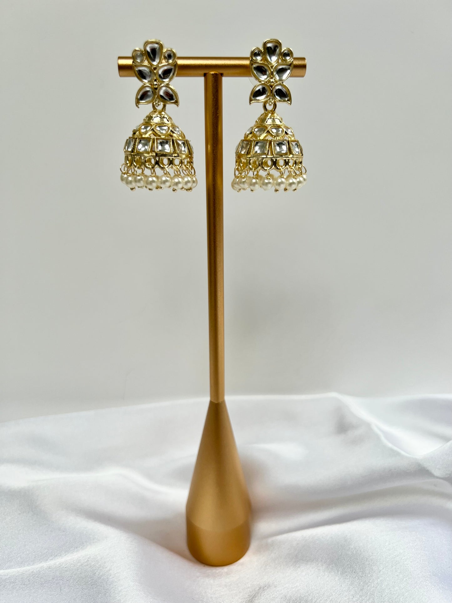 White gold pearl kundan stone jhumka earrings E3033