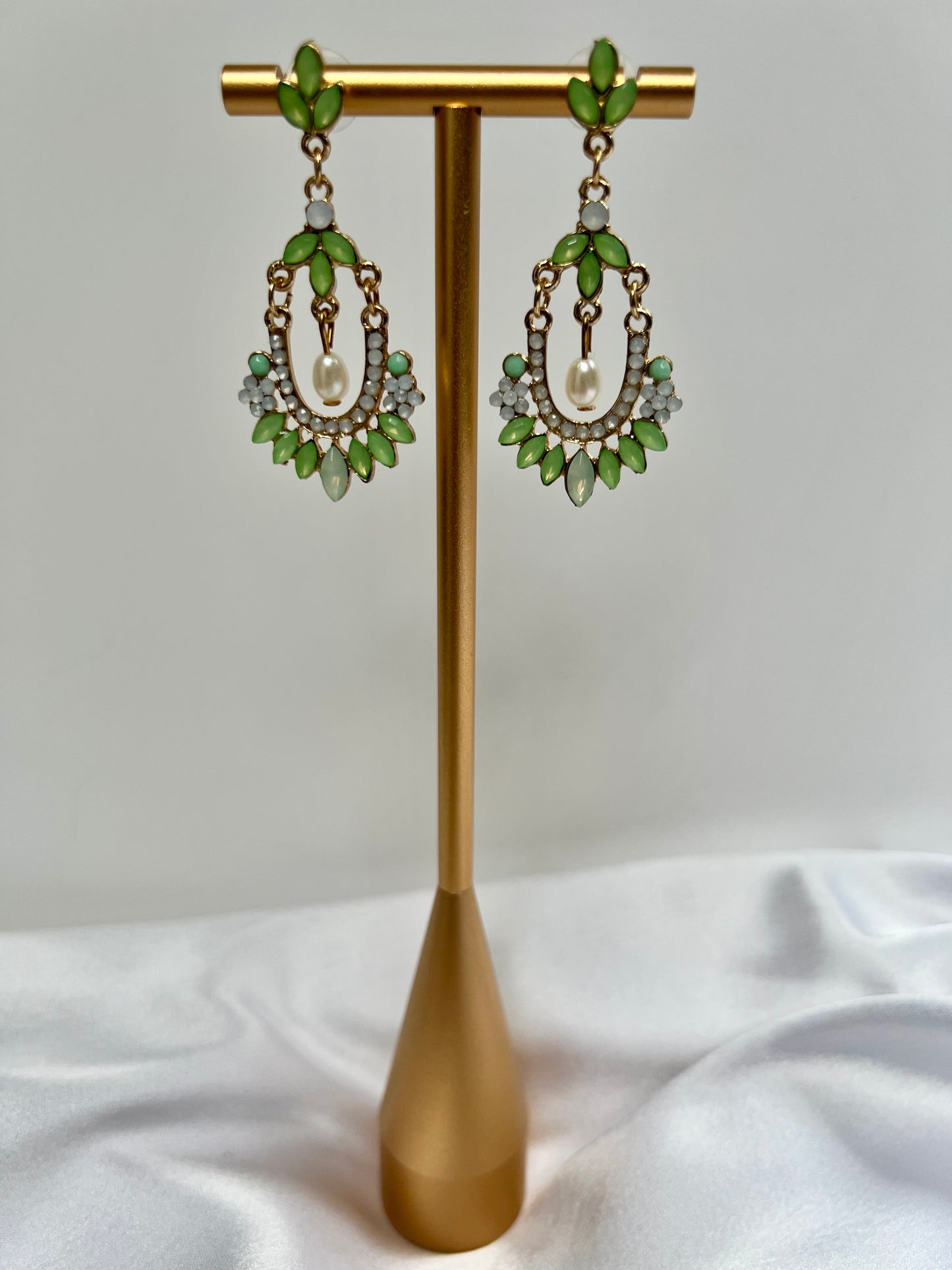 Light green stoned simple flat earrings E3063