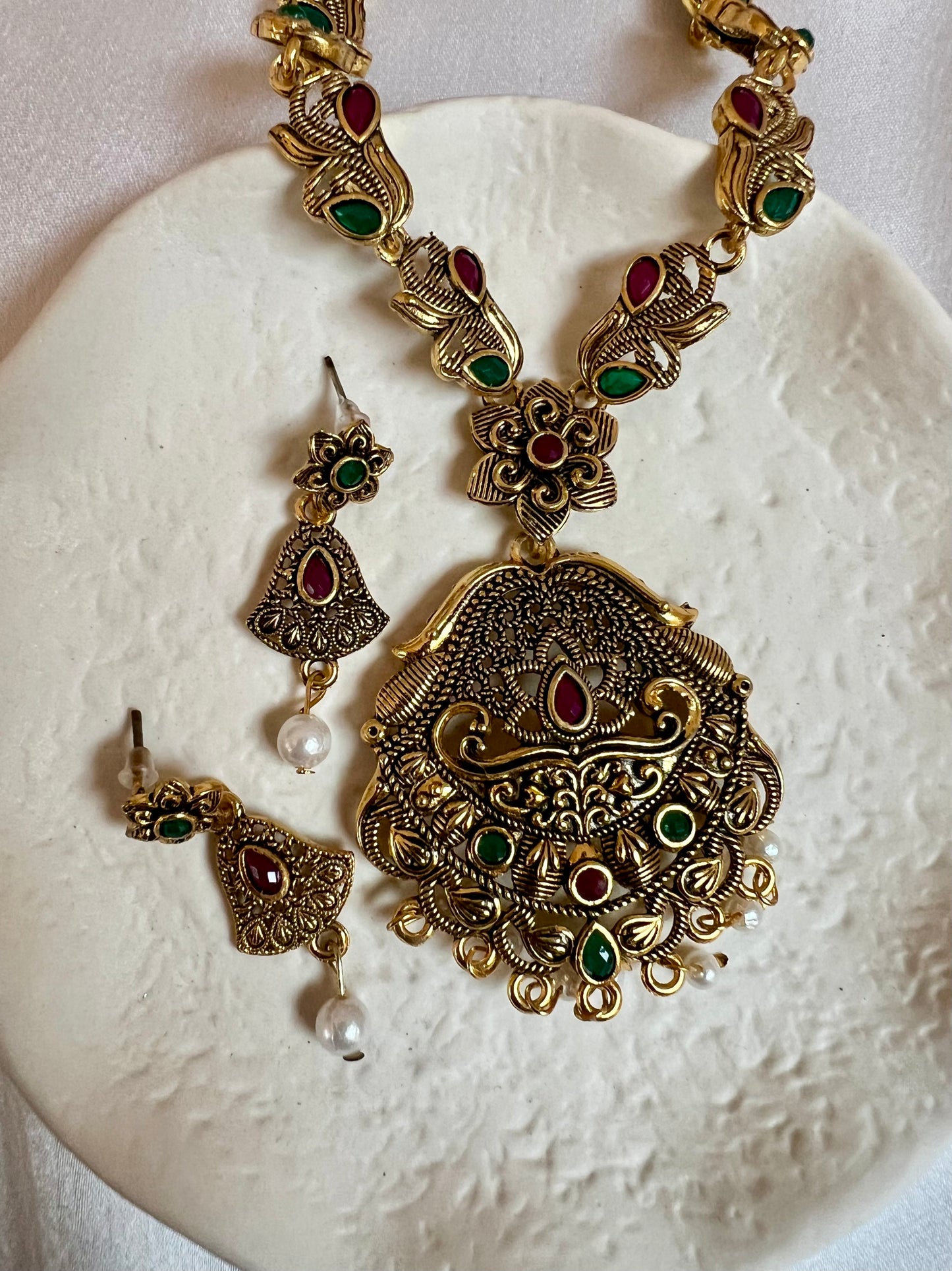 SUSHMITHA - Simple antique gold ruby green stones necklace with pearls N3234