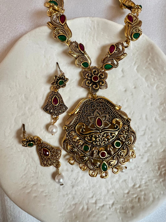 SUSHMITHA - Simple antique gold ruby green stones necklace with pearls N3234