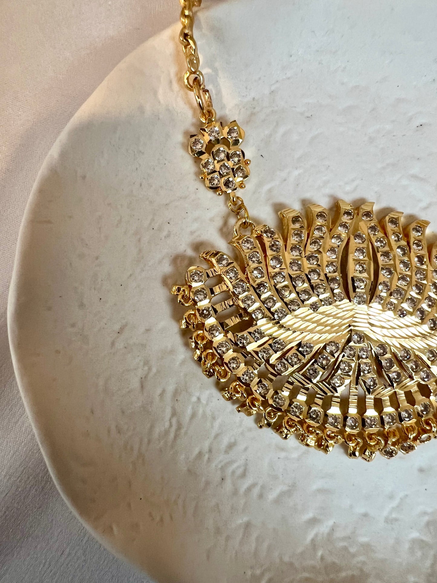 VAISHU - Long pathakam necklace in white stones N3179