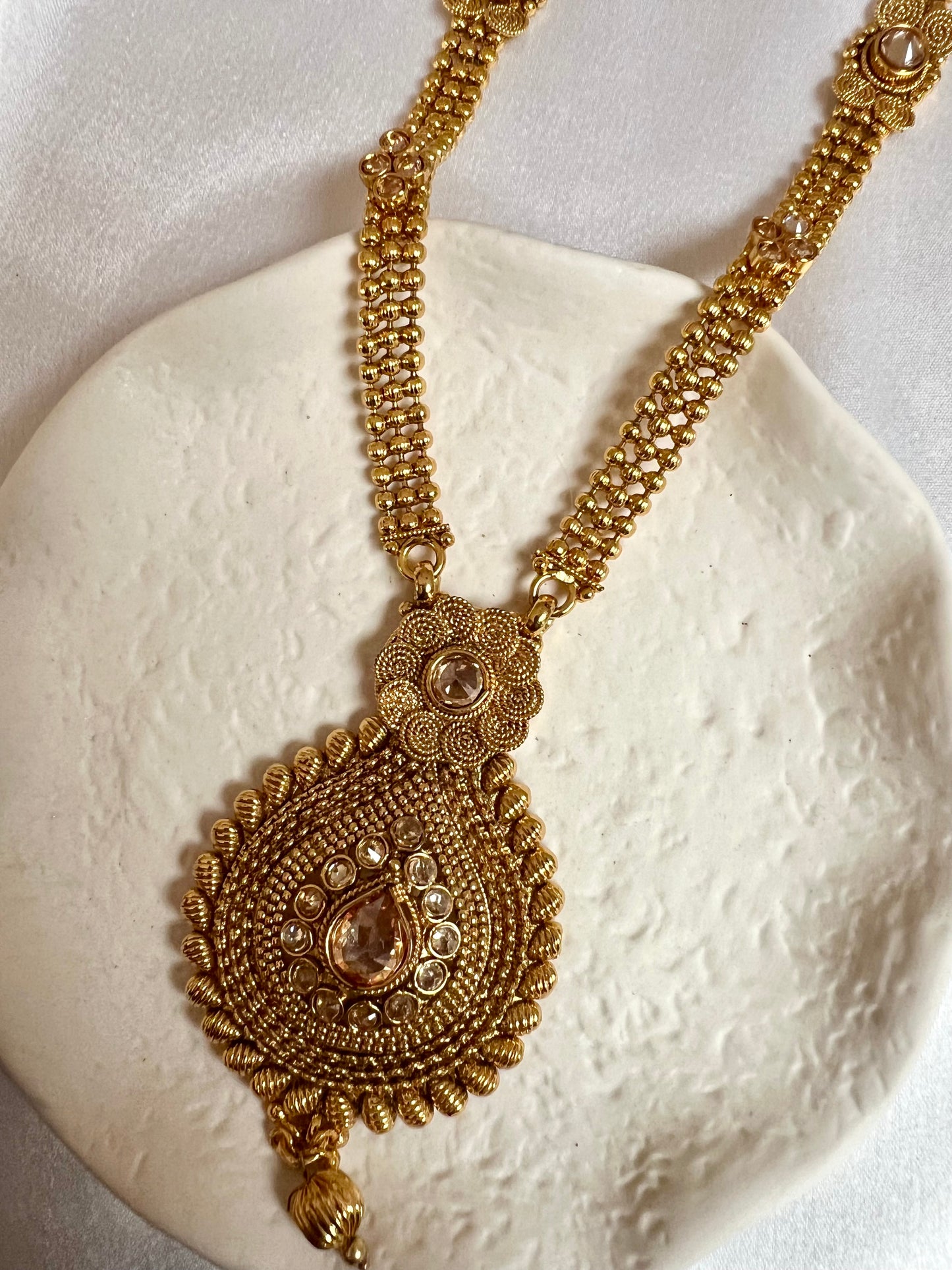 THARSHINI - long tear drop shaped pendant golden necklace with round stones N3212