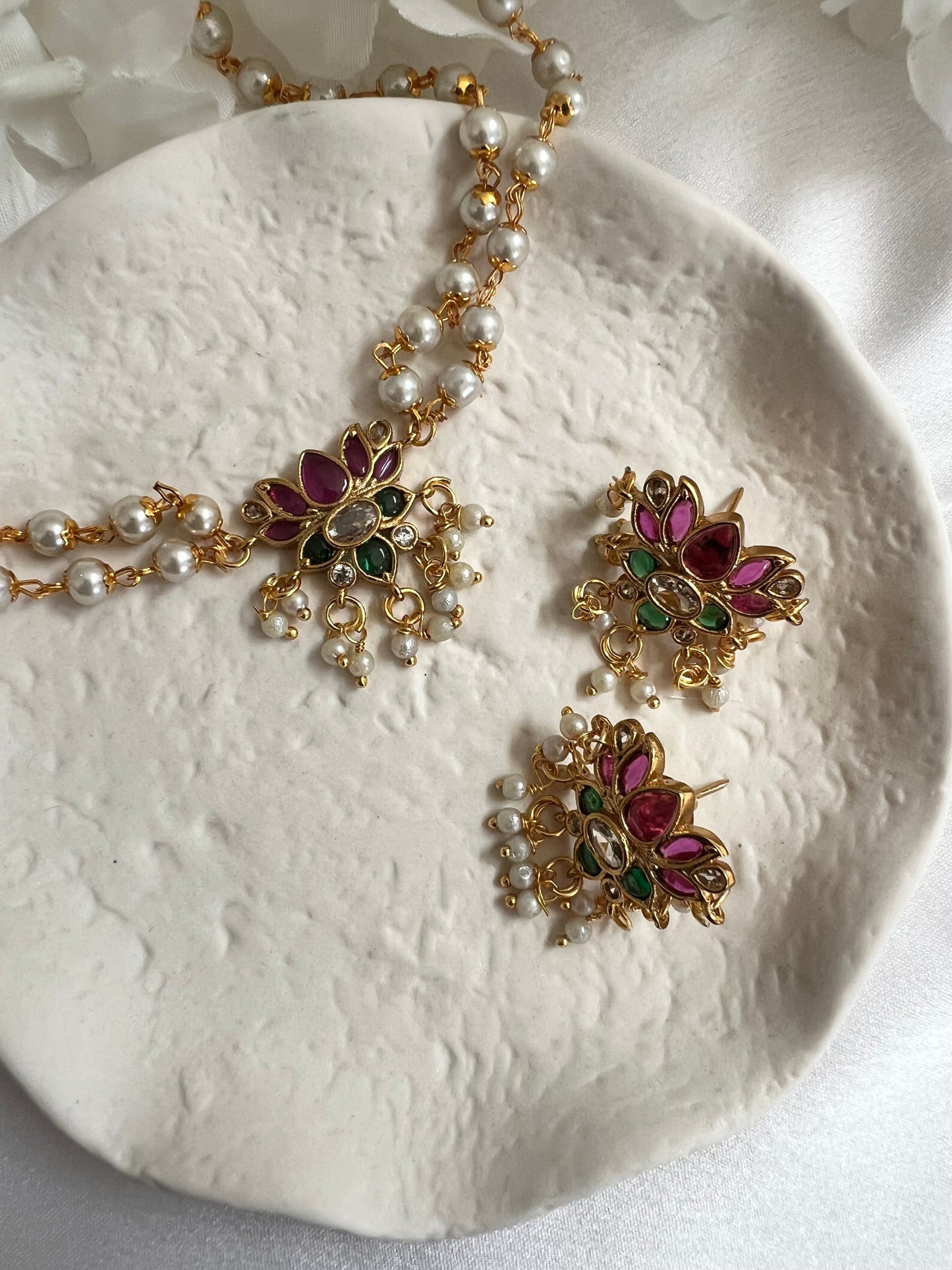 KRITI - Lotus rubygreen choker with pearl chain, matching earrings included N3131