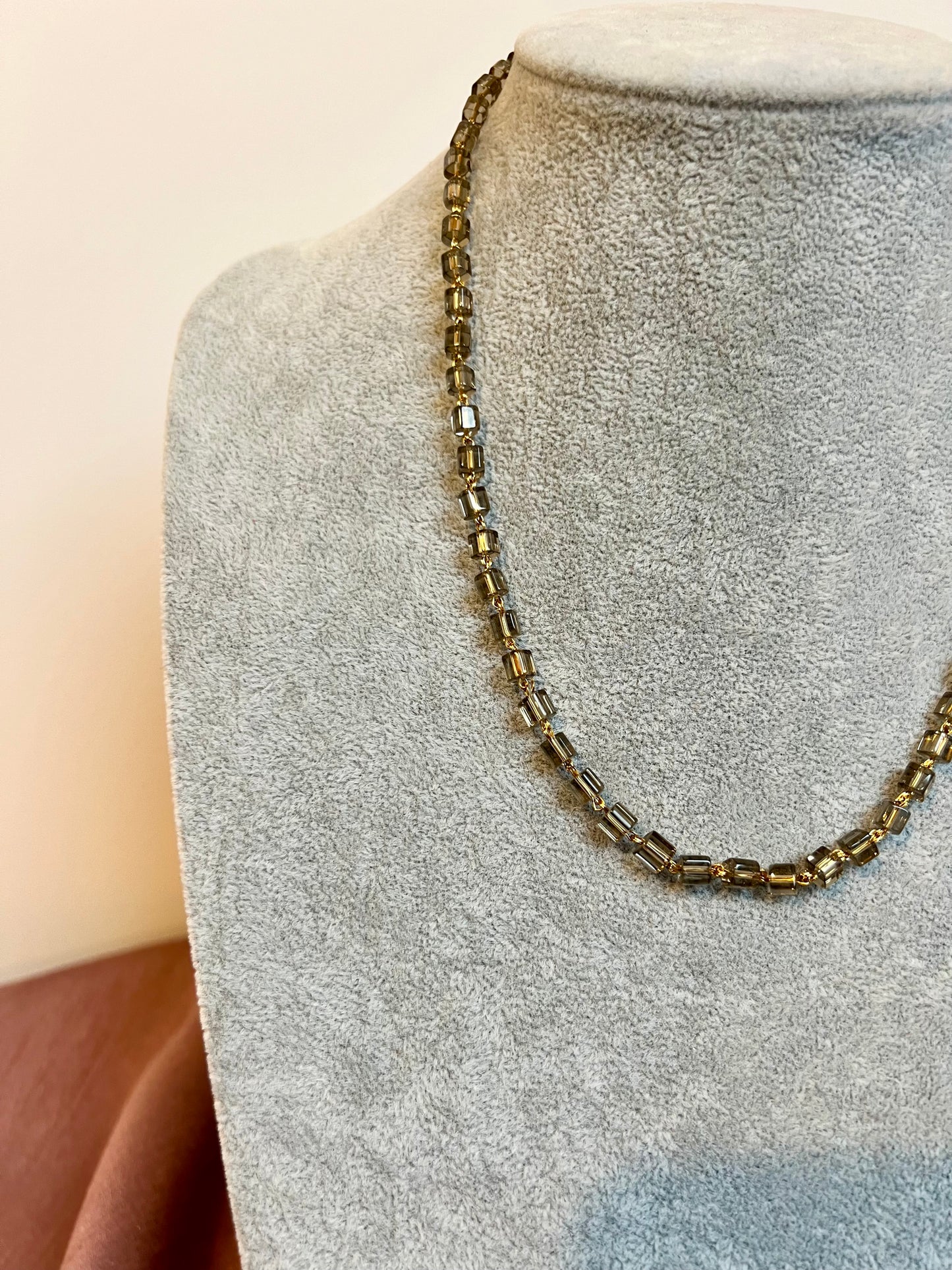 KABILA - Simple grey squared beads with a golden short chain N3233