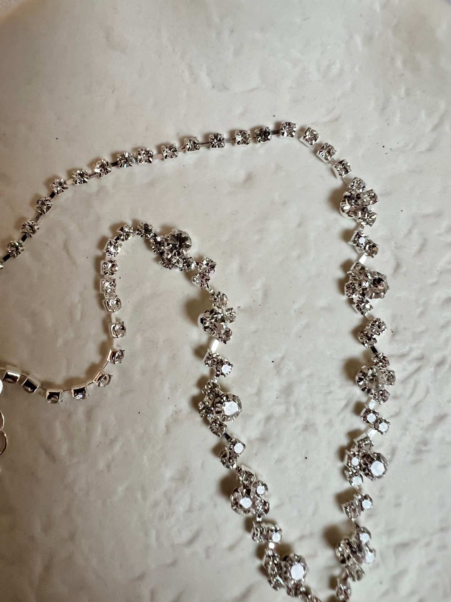 ANANYA - Simple short silver sparkly necklace N3227