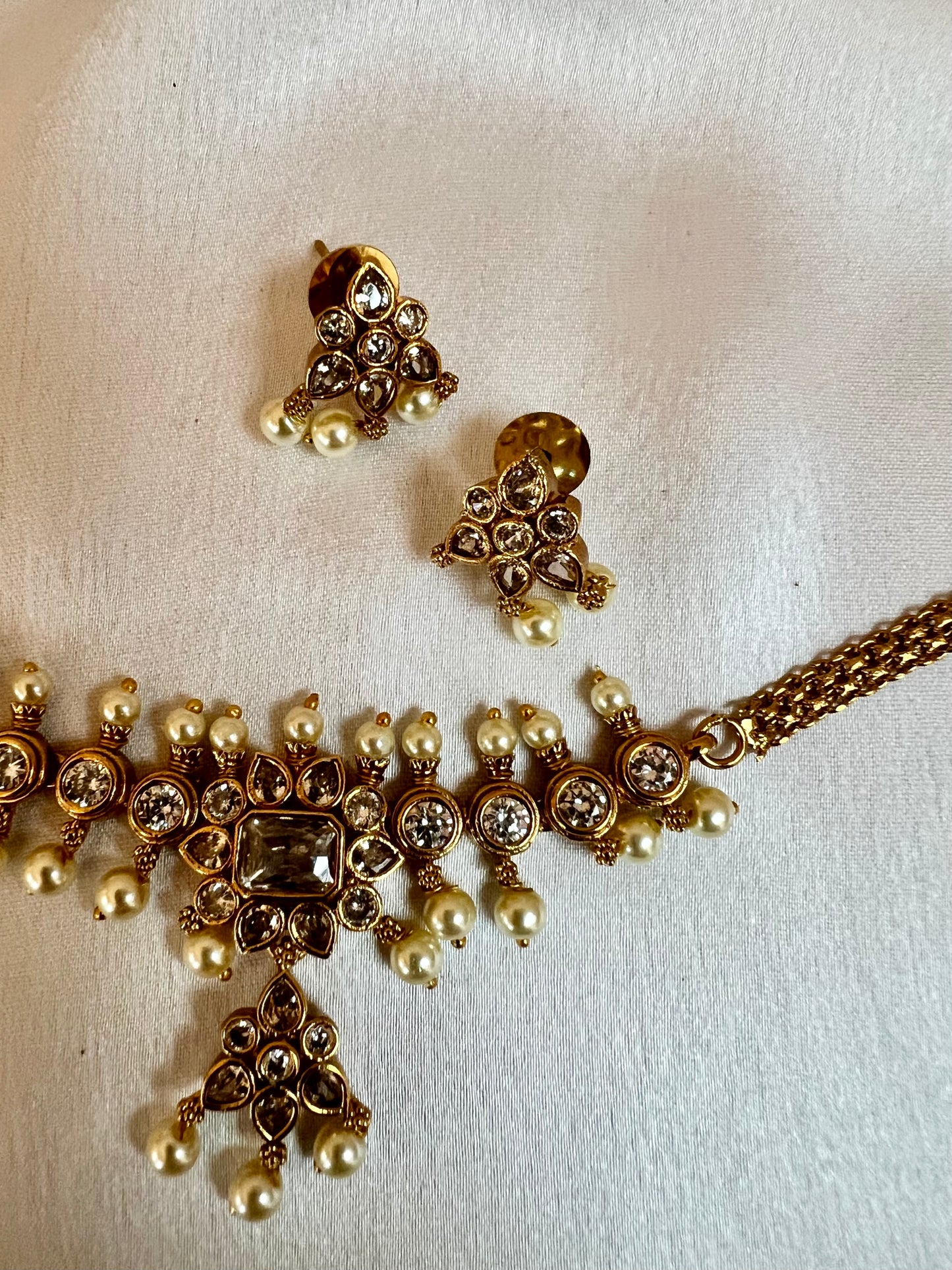 THULASIGA - Small golden choker with matching small stud earrings N3189