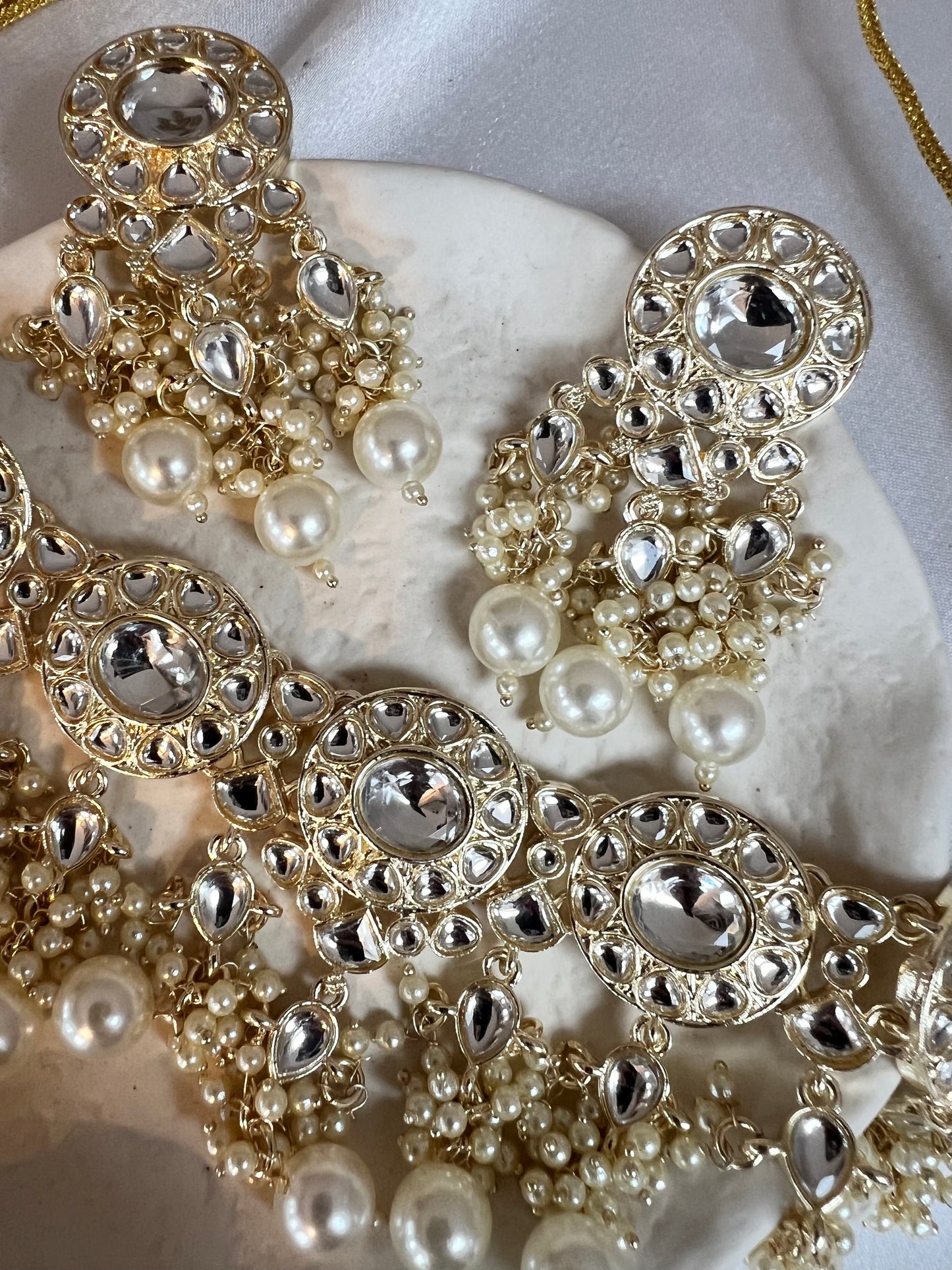 JASVIE - White kundan stoned pearl necklace in white gold N3198