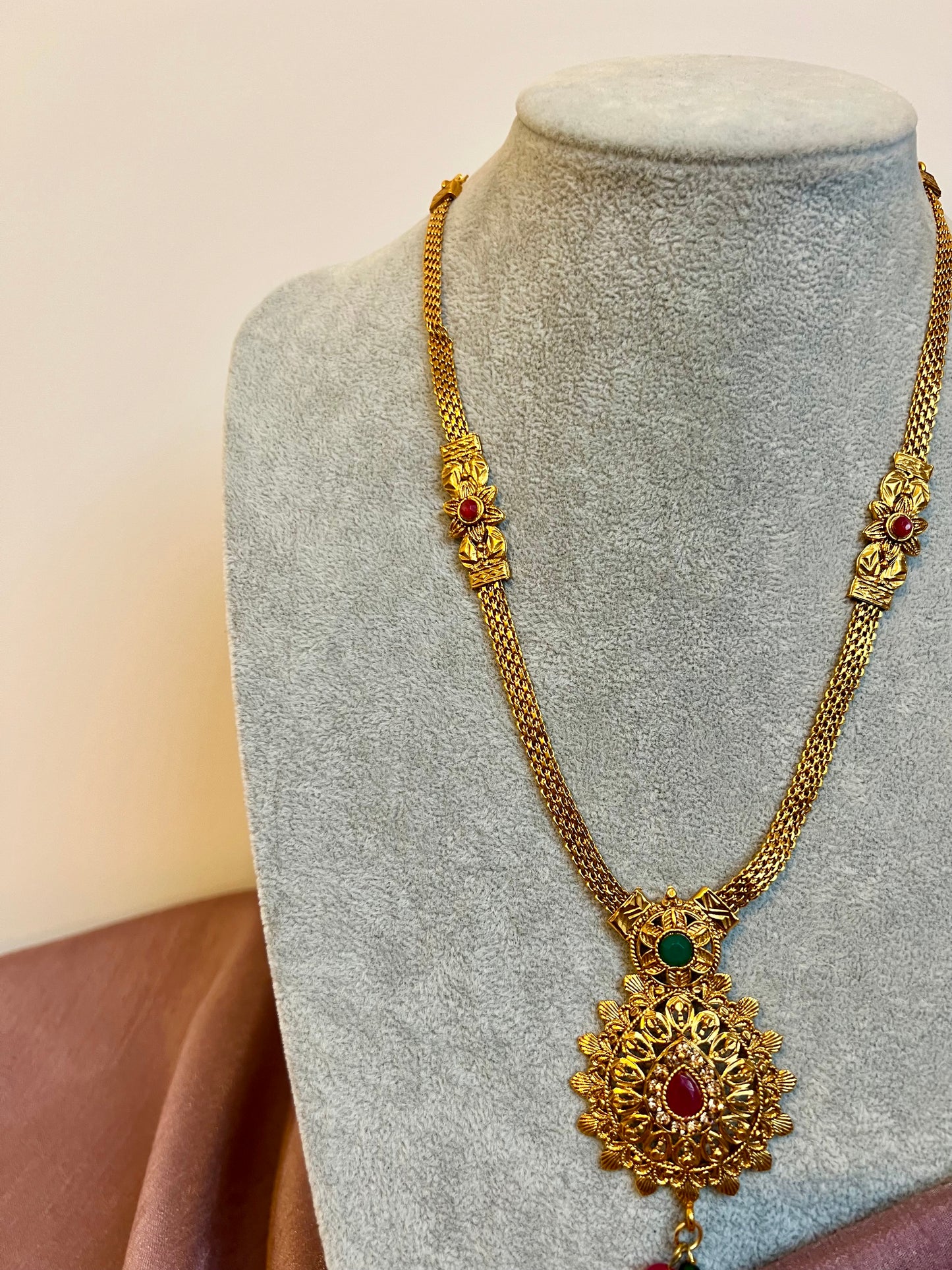 THAVEENA - long golden antique style necklace N3242