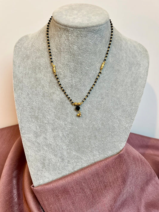 DHARA - Simple black beads and golden ball short chain N3223