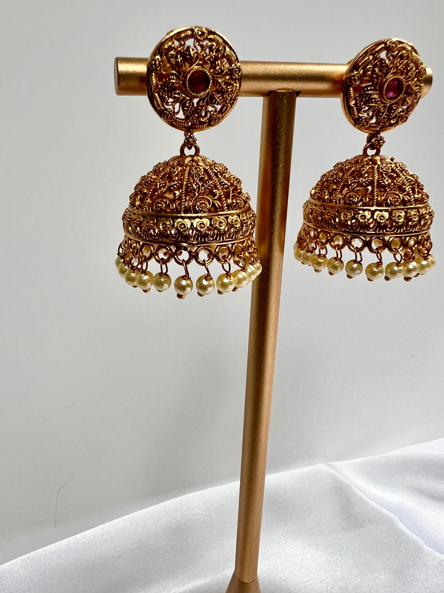 Gold plated jhumka earrings with pearls and ruby stone E3022