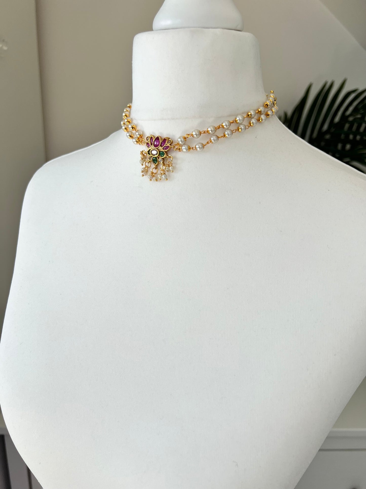 KRITI - Lotus rubygreen choker with pearl chain, matching earrings included N3131