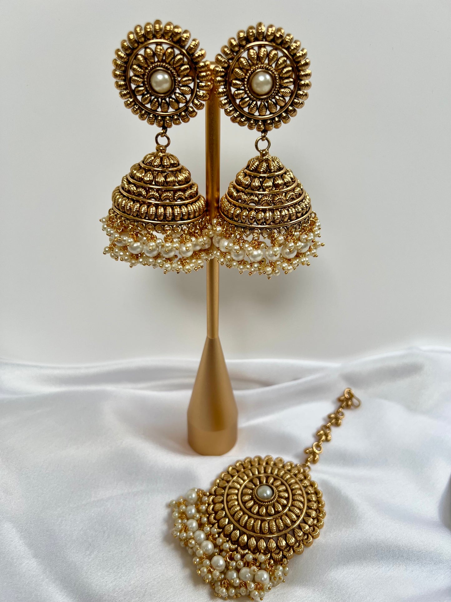 Large earring and tikka set in Antique matte gold ET3007