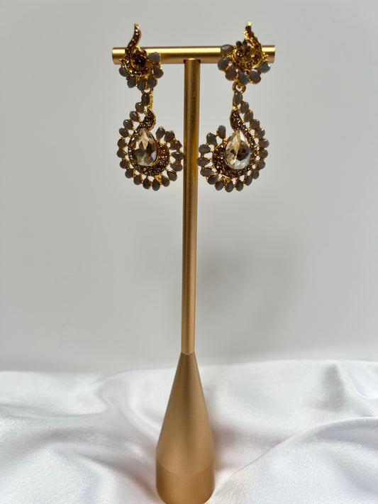 Golden flat earrings with sparkly golden stones E3054