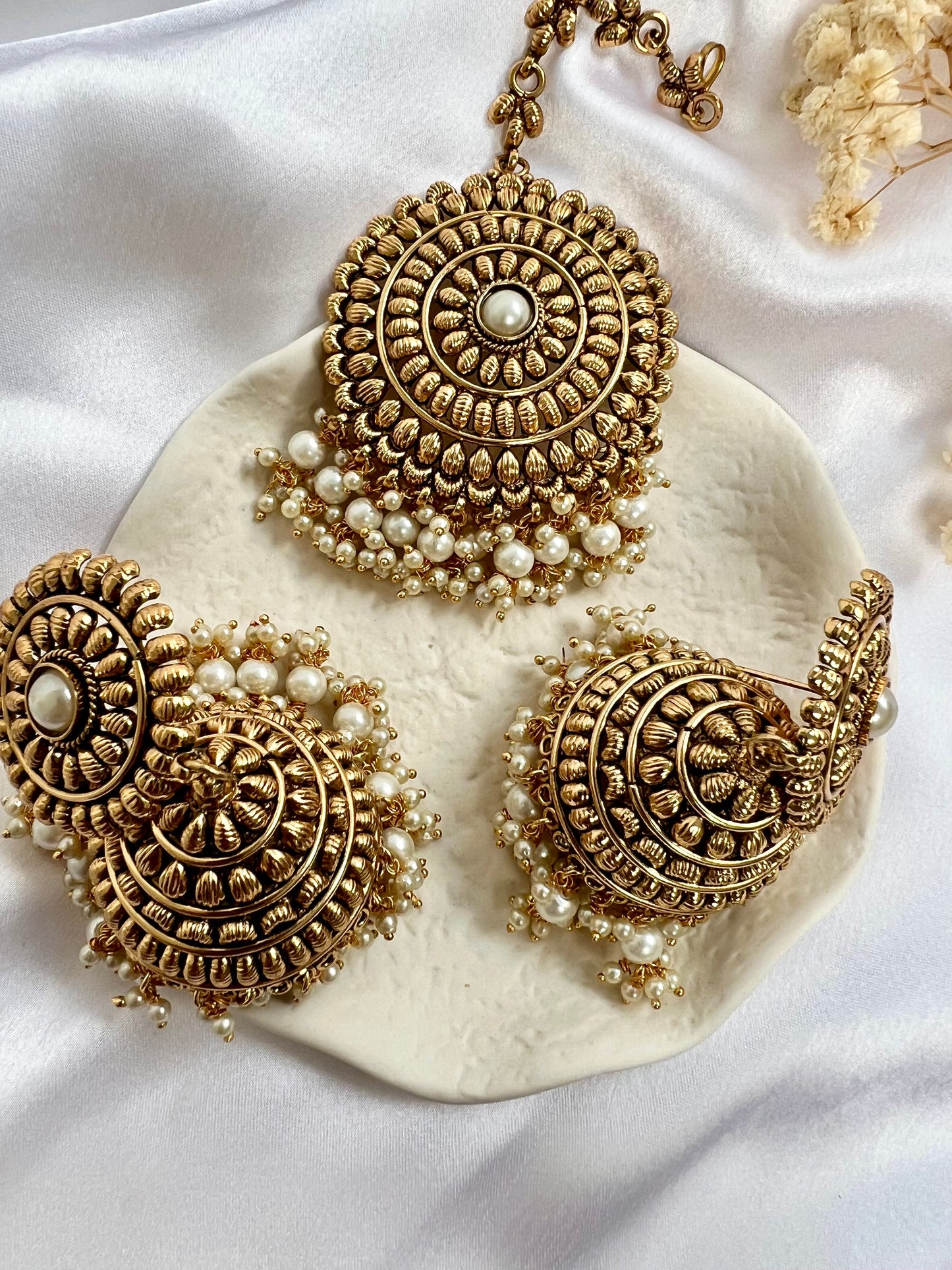 Large earring and tikka set in Antique matte gold ET3007