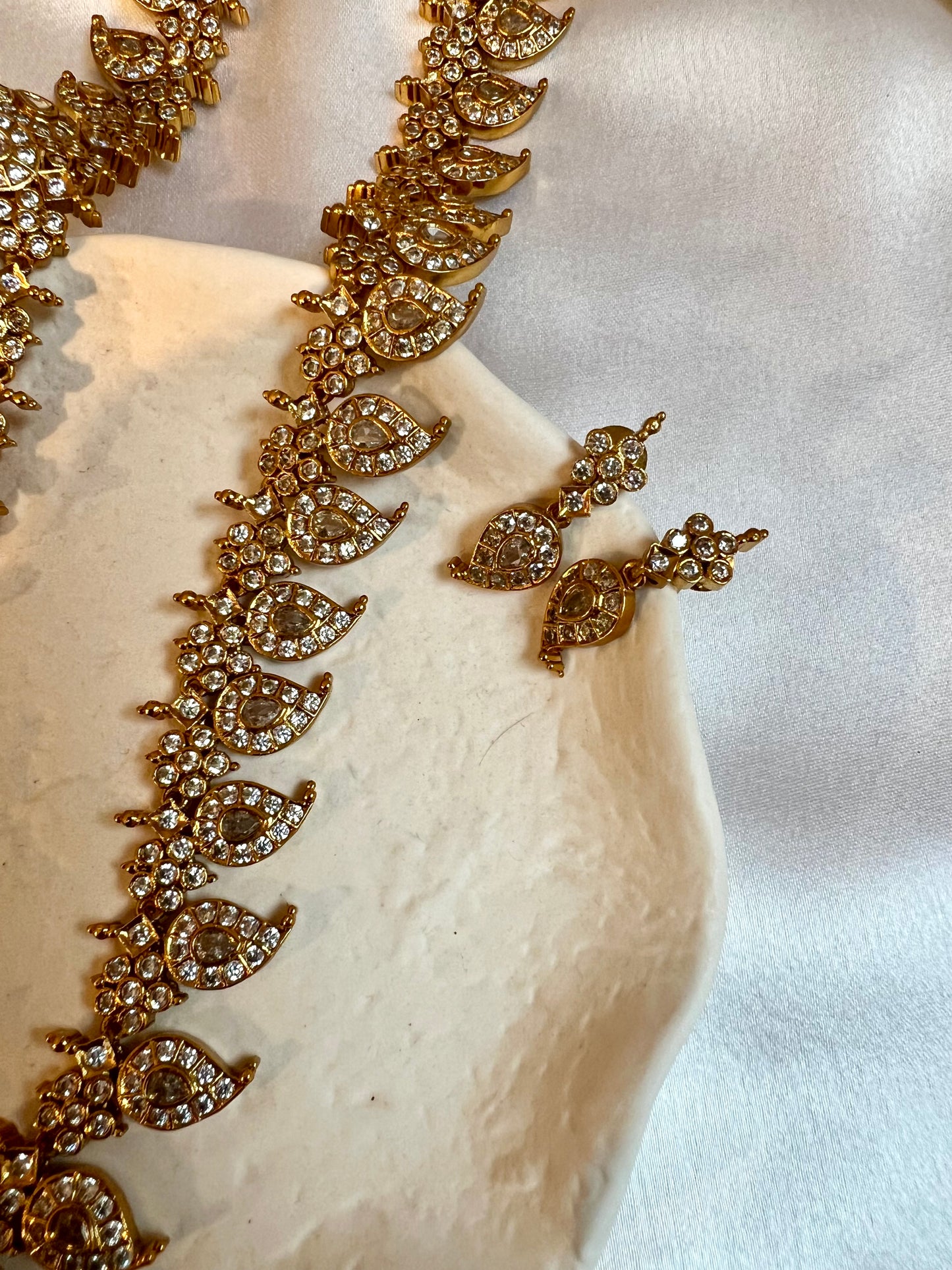 THUVIRA - Long golden haram mango motif with matching earrings N3173