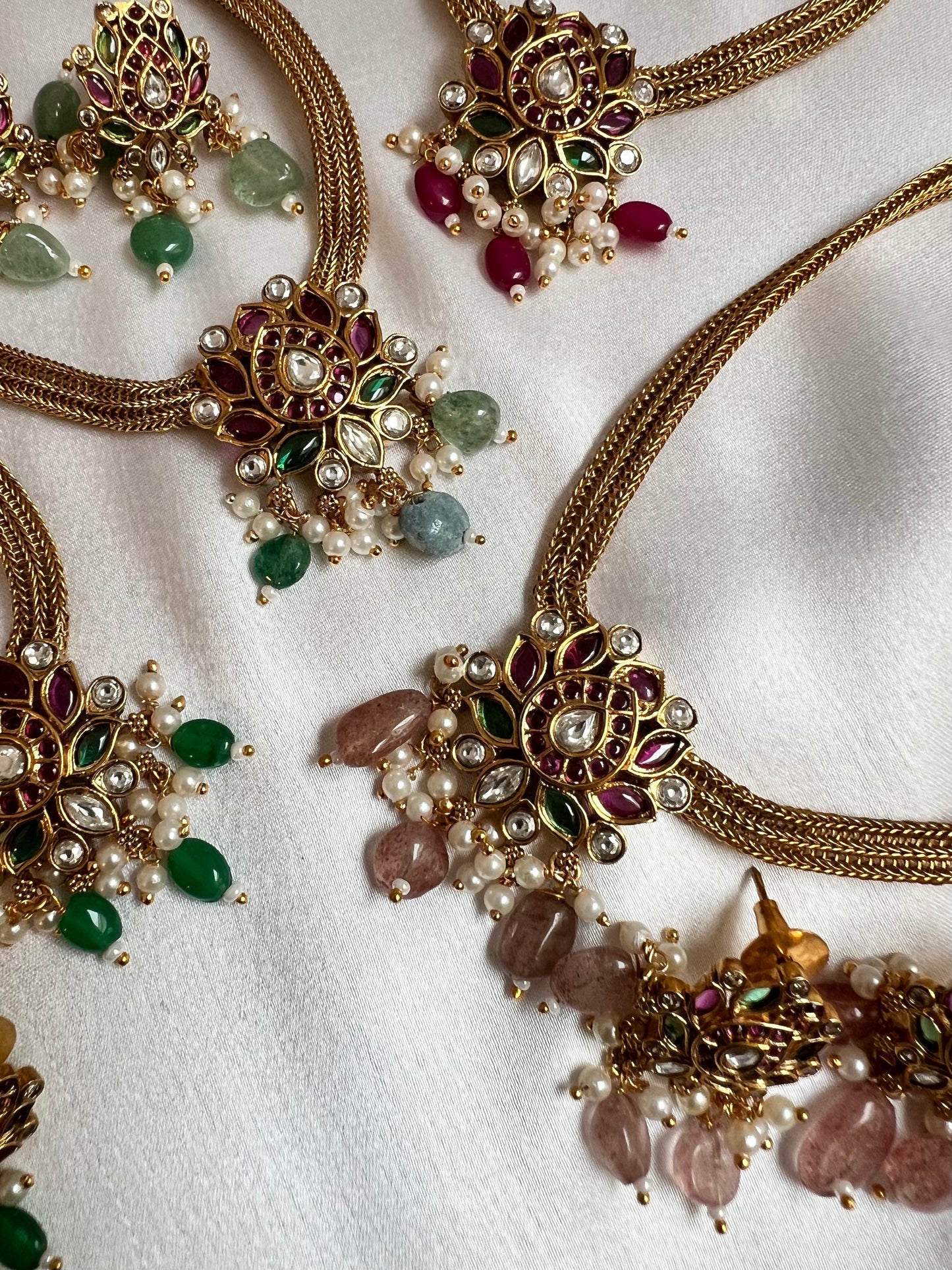 LAVINA - Golden lotus choker N3165