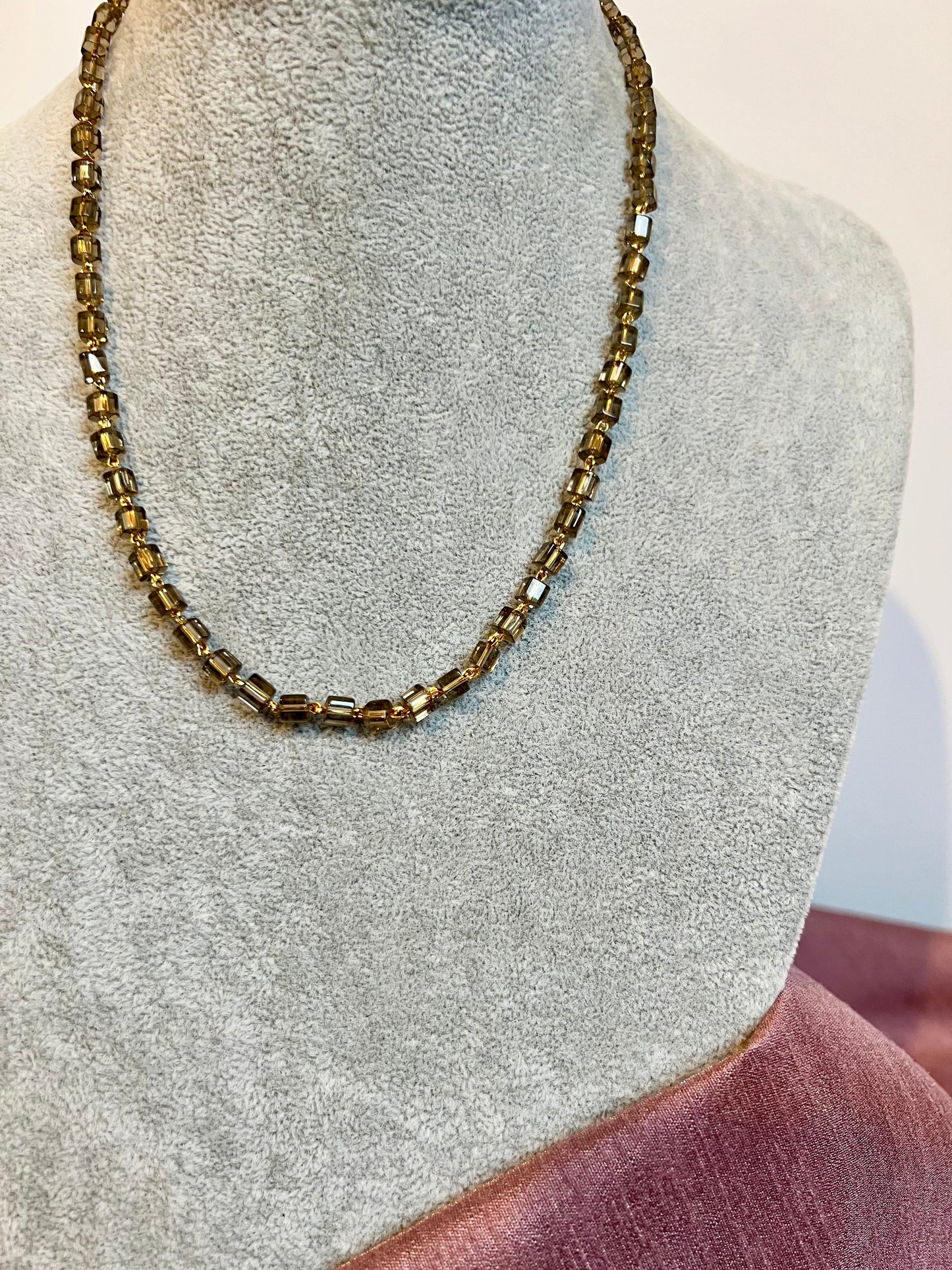 KABILA - Simple grey squared beads with a golden short chain N3233