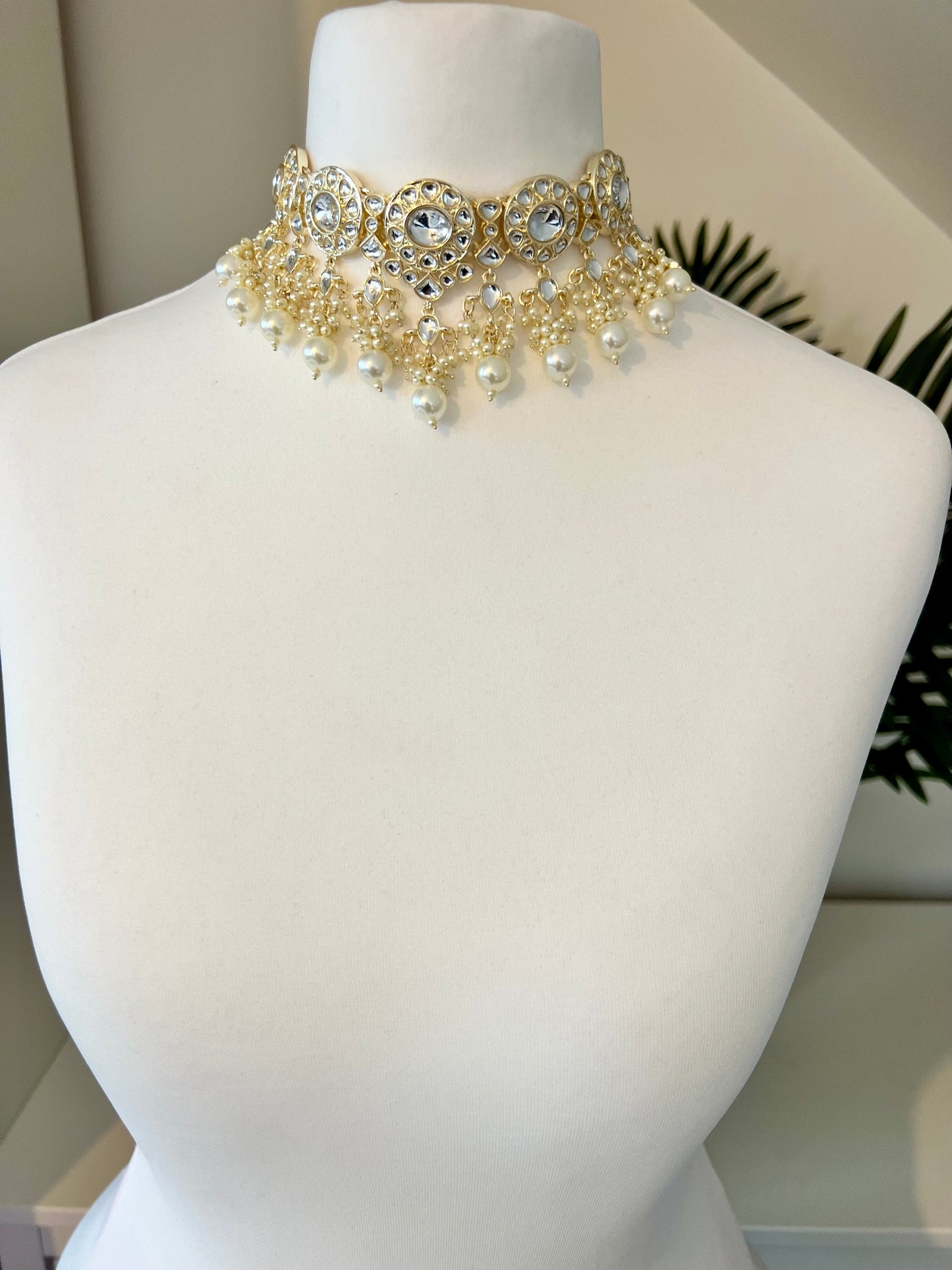 JASVIE - White kundan stoned pearl necklace in white gold N3198