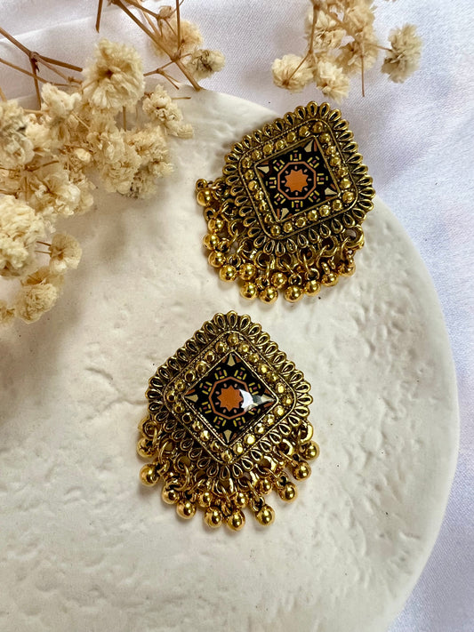 FLat golden earrings with golden balls E3048