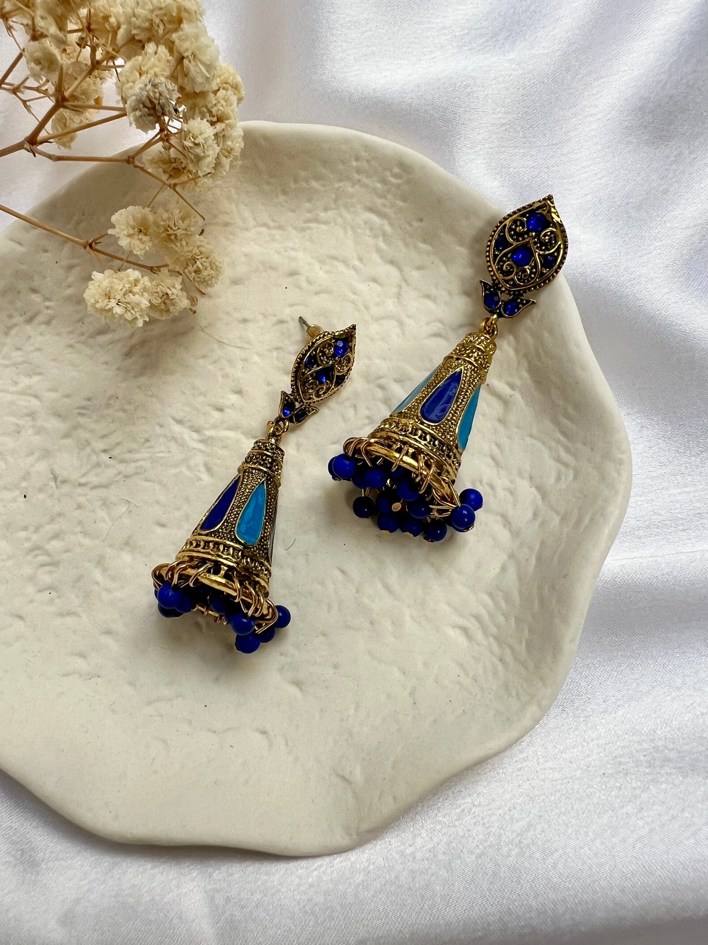 Antique gold blue long earrings E3082