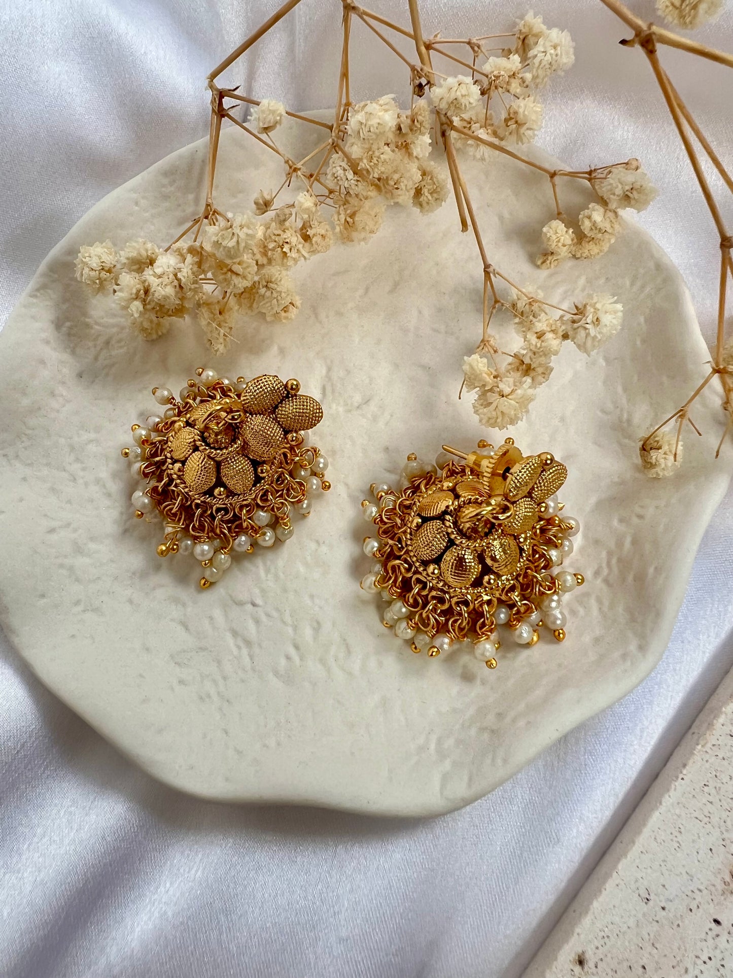 Antique plain gold plated earring E3018