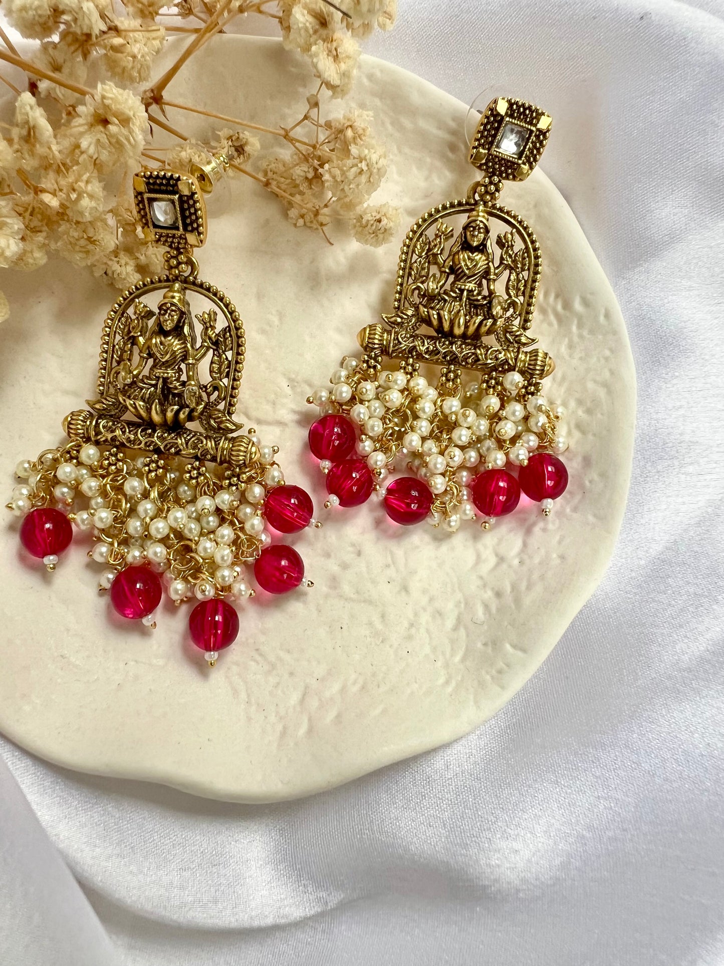 Antique temple matte gold plated earrings E3010