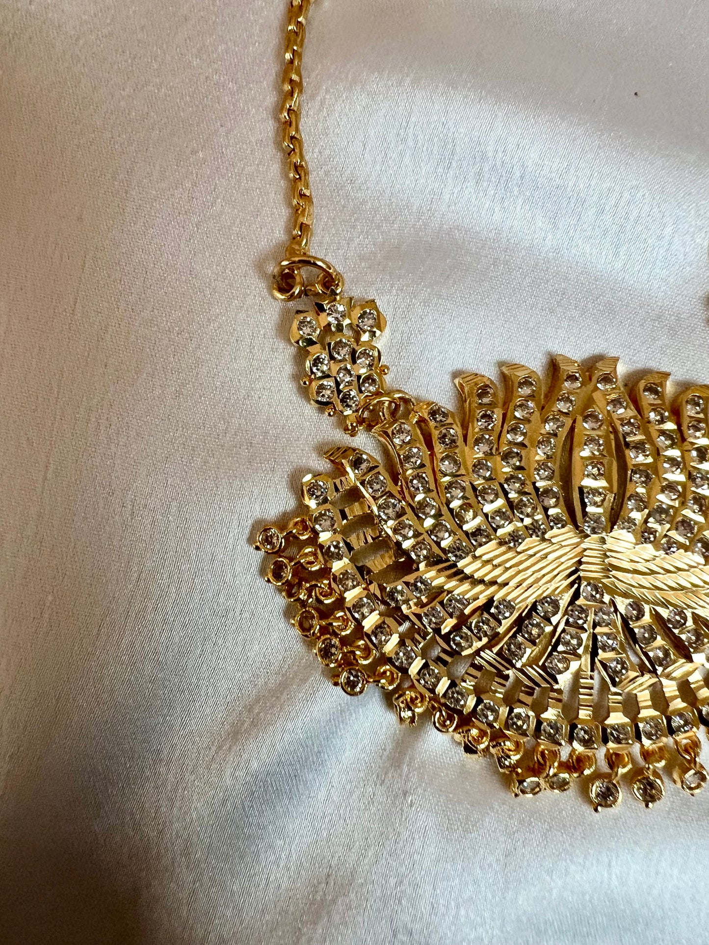 VAISHU - Long pathakam necklace in white stones N3179