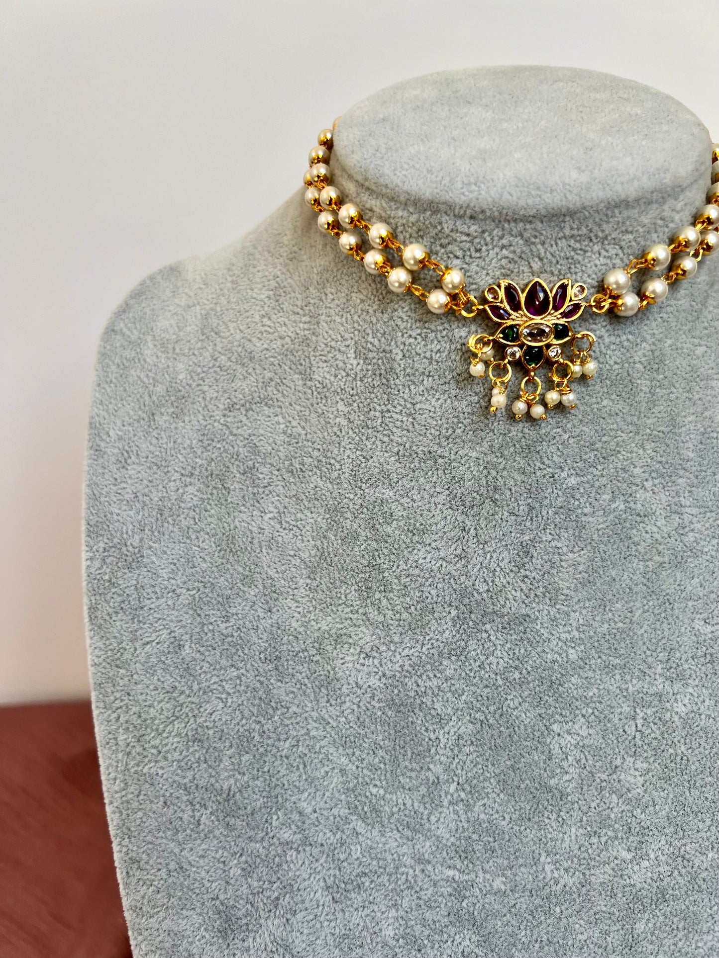 KRITI - Lotus rubygreen choker with pearl chain, matching earrings included N3131